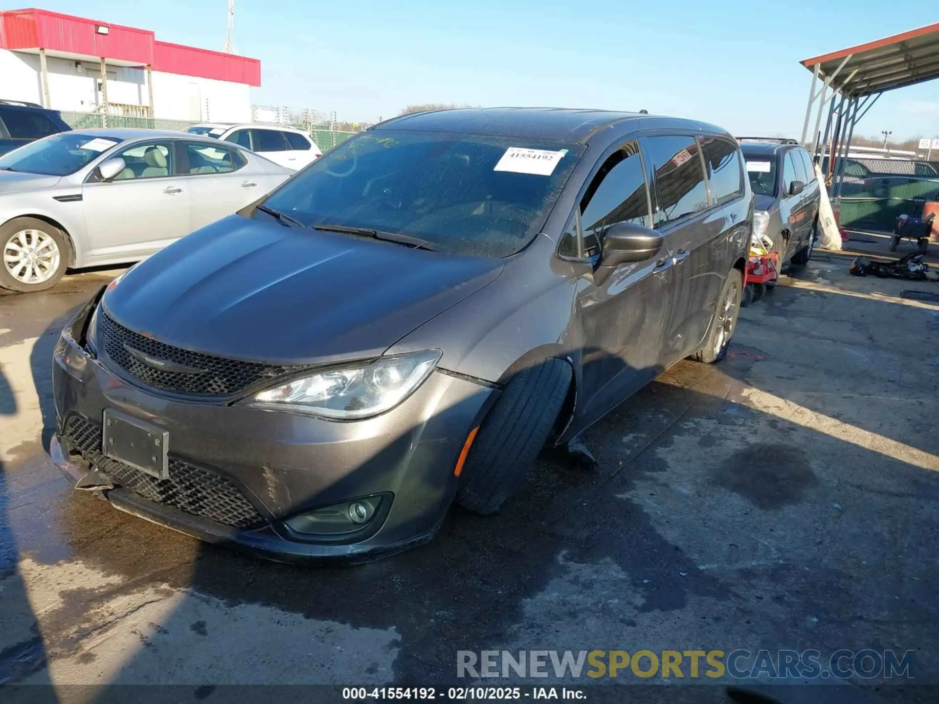 2 Photograph of a damaged car 2C4RC1FG9KR532140 CHRYSLER PACIFICA 2019