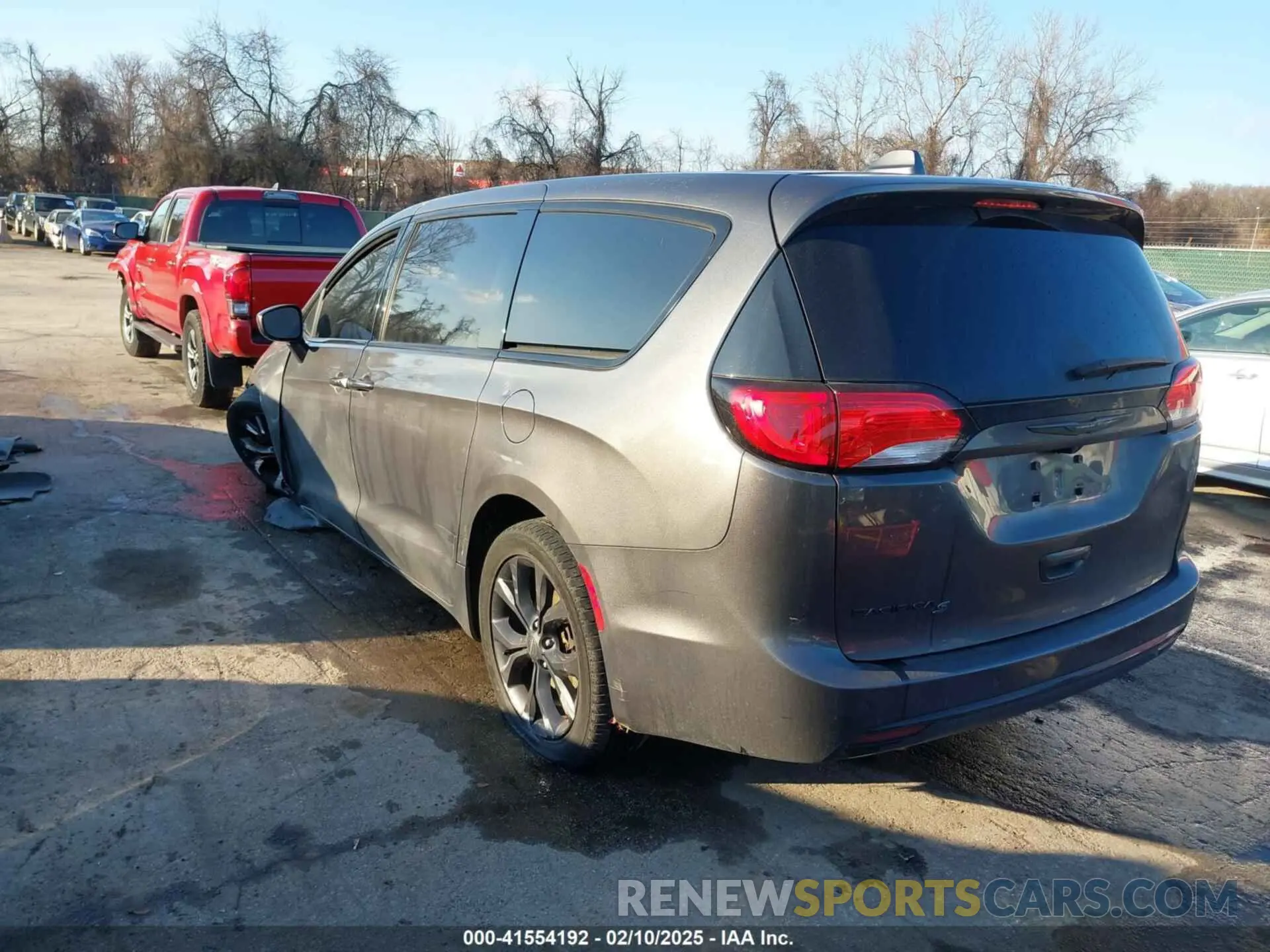 3 Photograph of a damaged car 2C4RC1FG9KR532140 CHRYSLER PACIFICA 2019