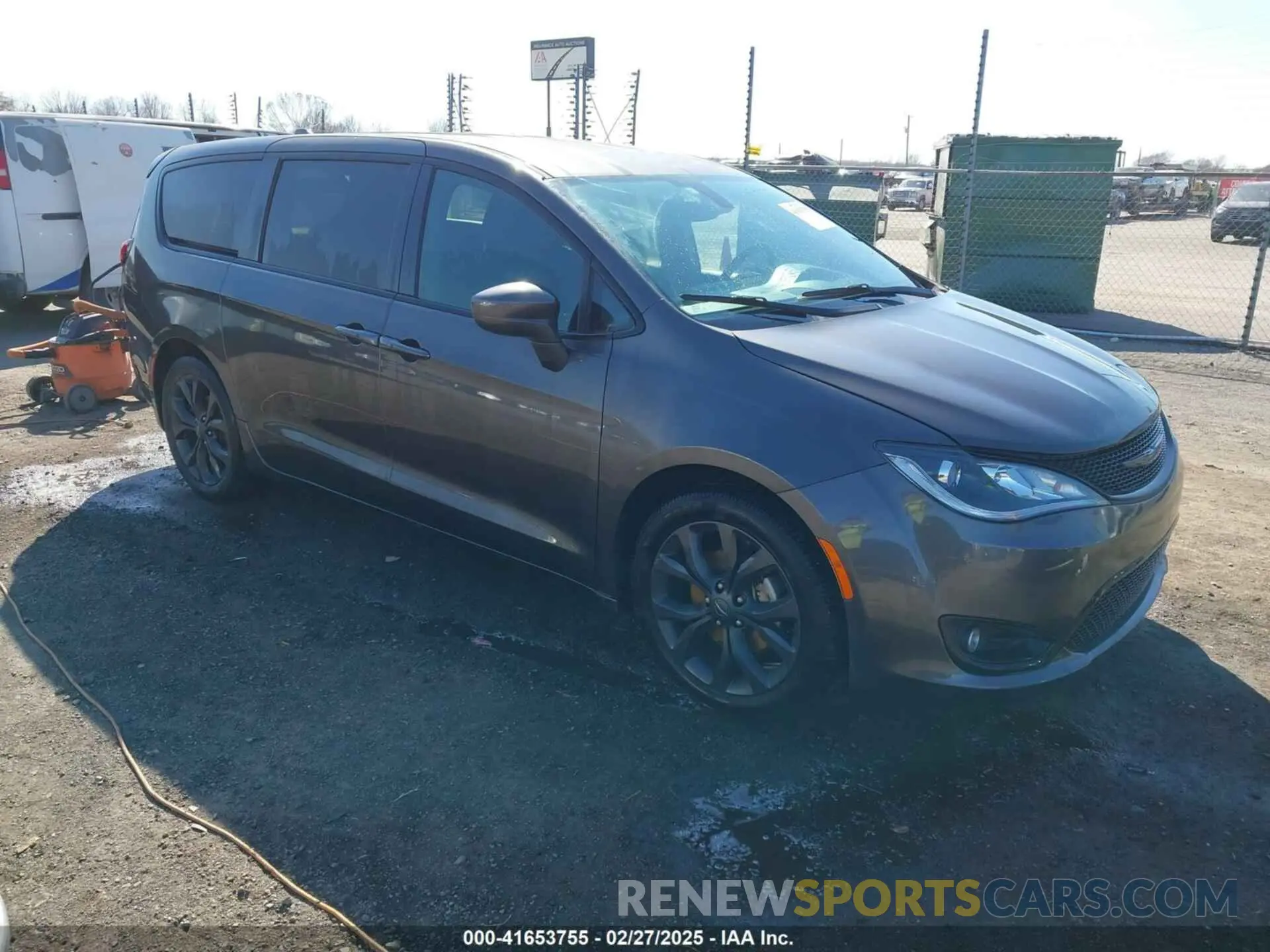1 Photograph of a damaged car 2C4RC1FG9KR583413 CHRYSLER PACIFICA 2019