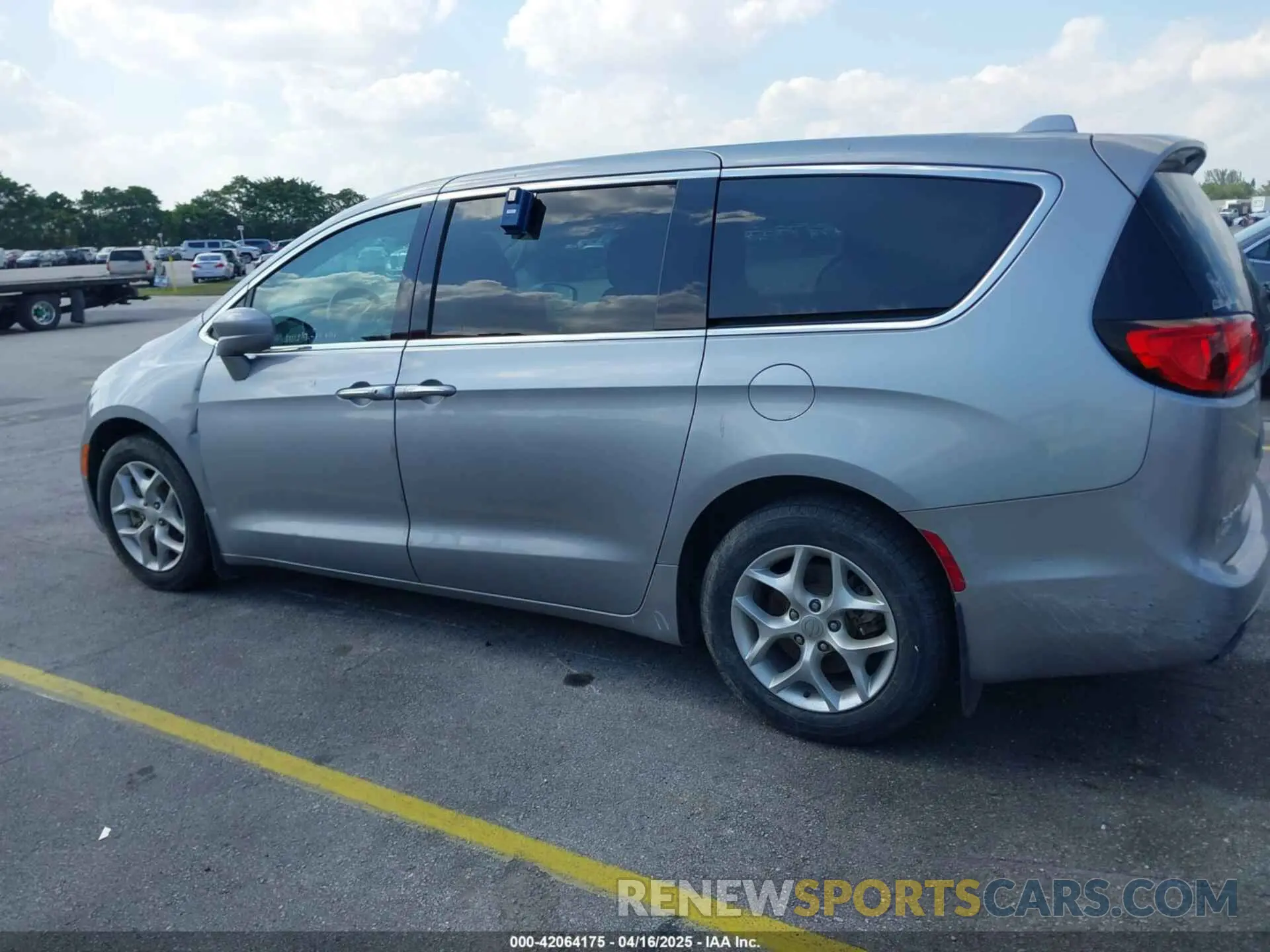 14 Photograph of a damaged car 2C4RC1FG9KR589101 CHRYSLER PACIFICA 2019