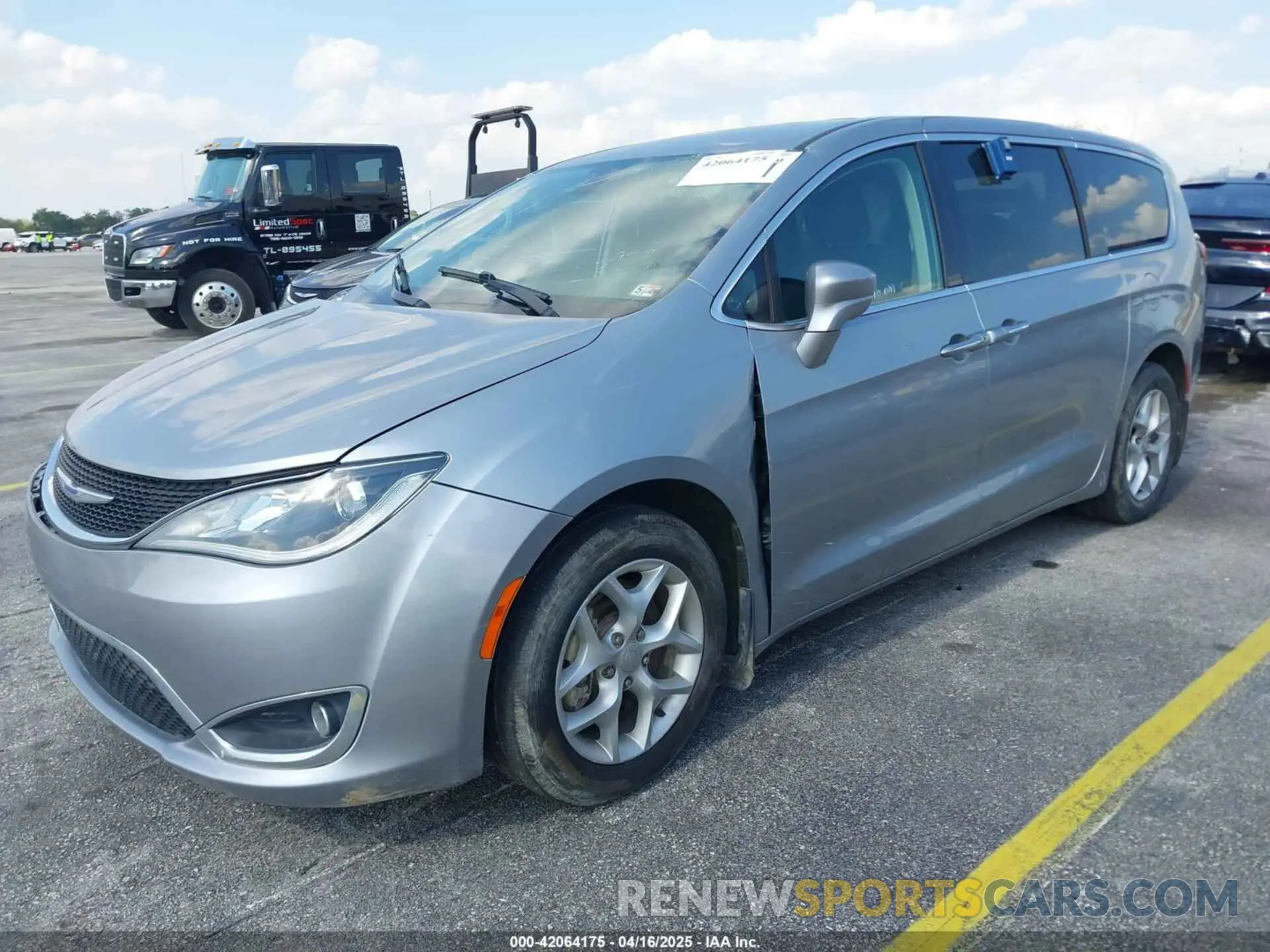 2 Photograph of a damaged car 2C4RC1FG9KR589101 CHRYSLER PACIFICA 2019