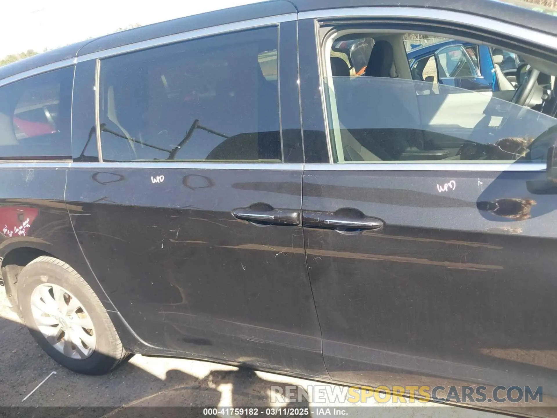 14 Photograph of a damaged car 2C4RC1FG9KR604227 CHRYSLER PACIFICA 2019