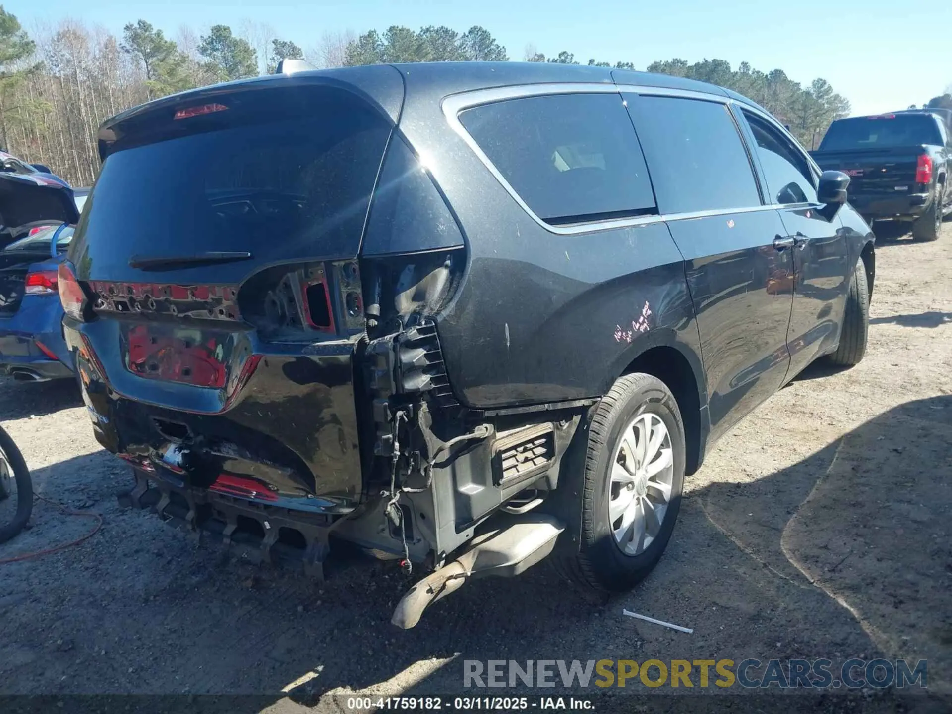 4 Photograph of a damaged car 2C4RC1FG9KR604227 CHRYSLER PACIFICA 2019