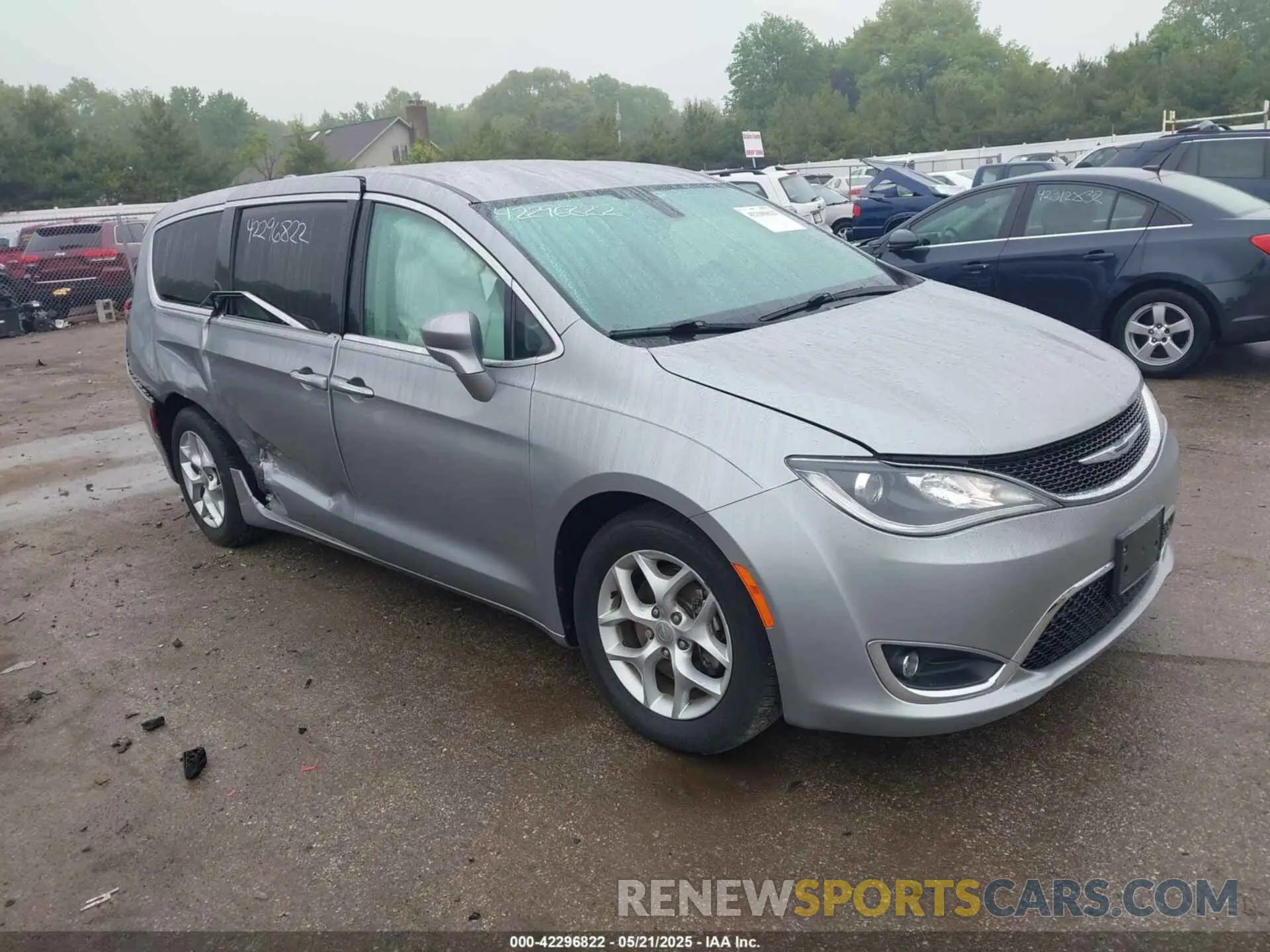 1 Photograph of a damaged car 2C4RC1FG9KR629550 CHRYSLER PACIFICA 2019