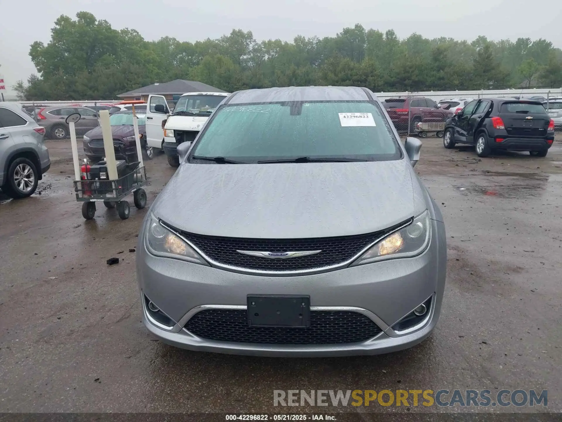 12 Photograph of a damaged car 2C4RC1FG9KR629550 CHRYSLER PACIFICA 2019