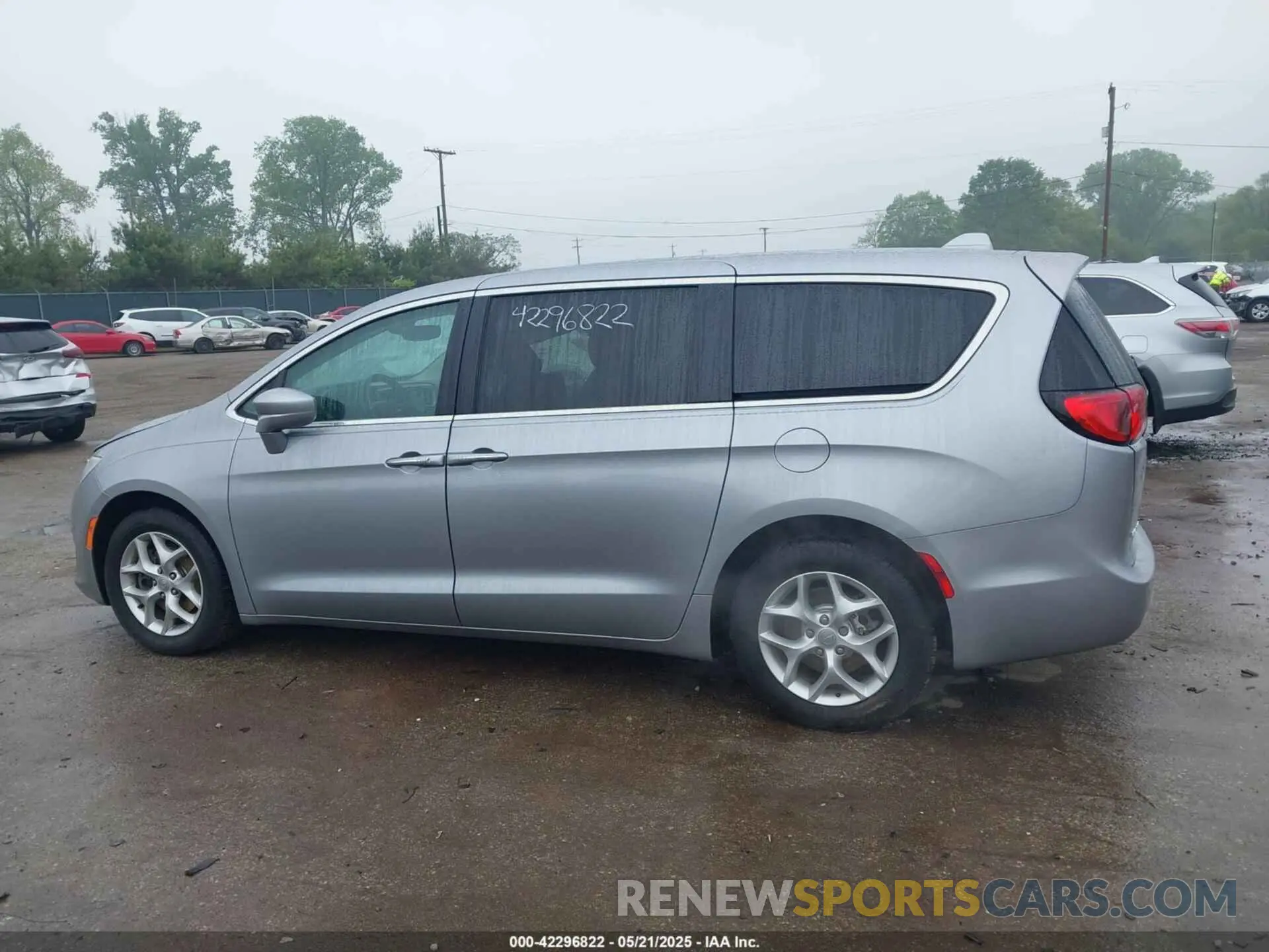 14 Photograph of a damaged car 2C4RC1FG9KR629550 CHRYSLER PACIFICA 2019