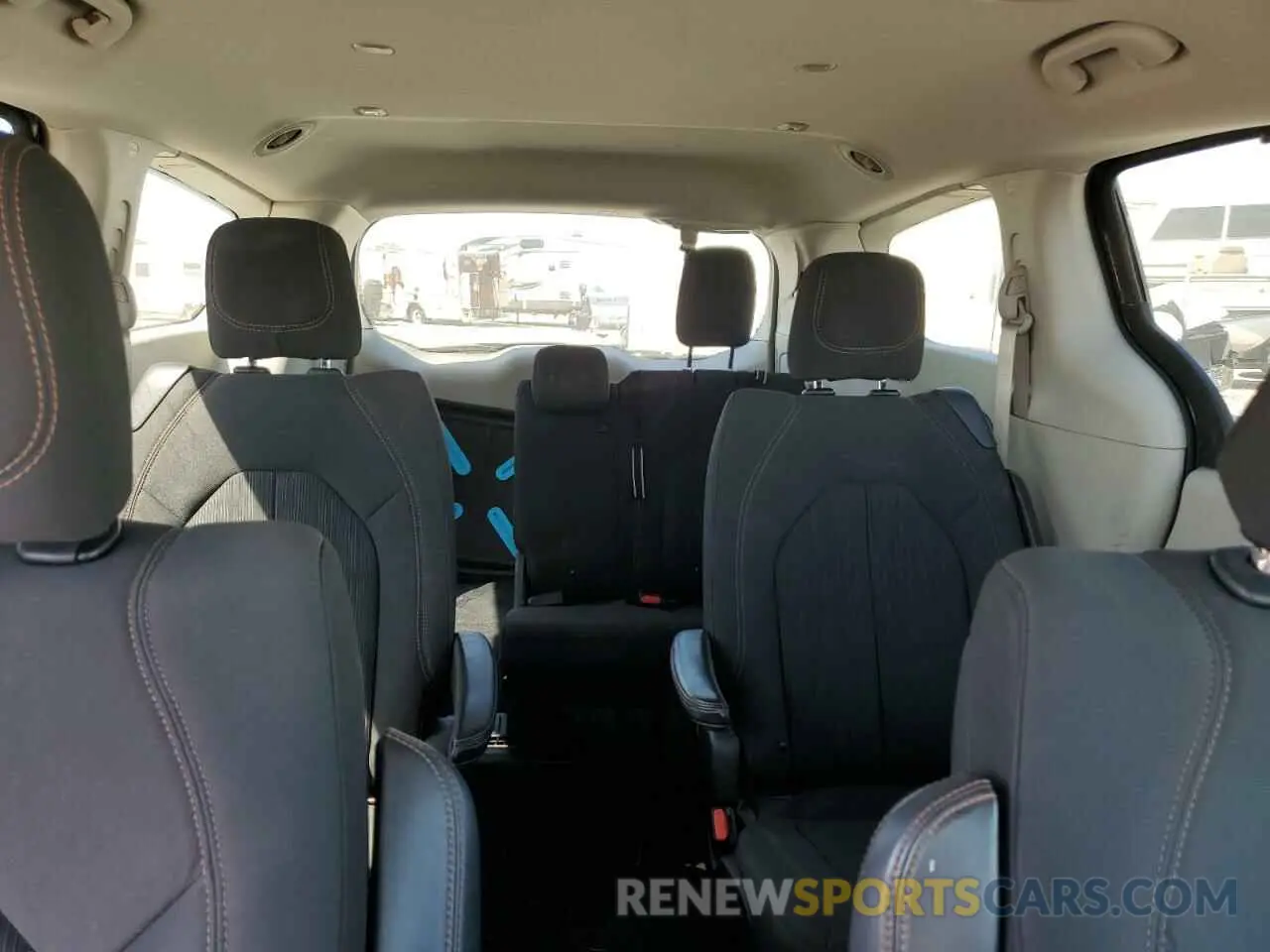 10 Photograph of a damaged car 2C4RC1FG9KR698500 CHRYSLER PACIFICA 2019