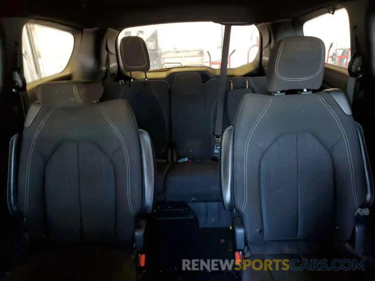 10 Photograph of a damaged car 2C4RC1FGXKR638774 CHRYSLER PACIFICA 2019