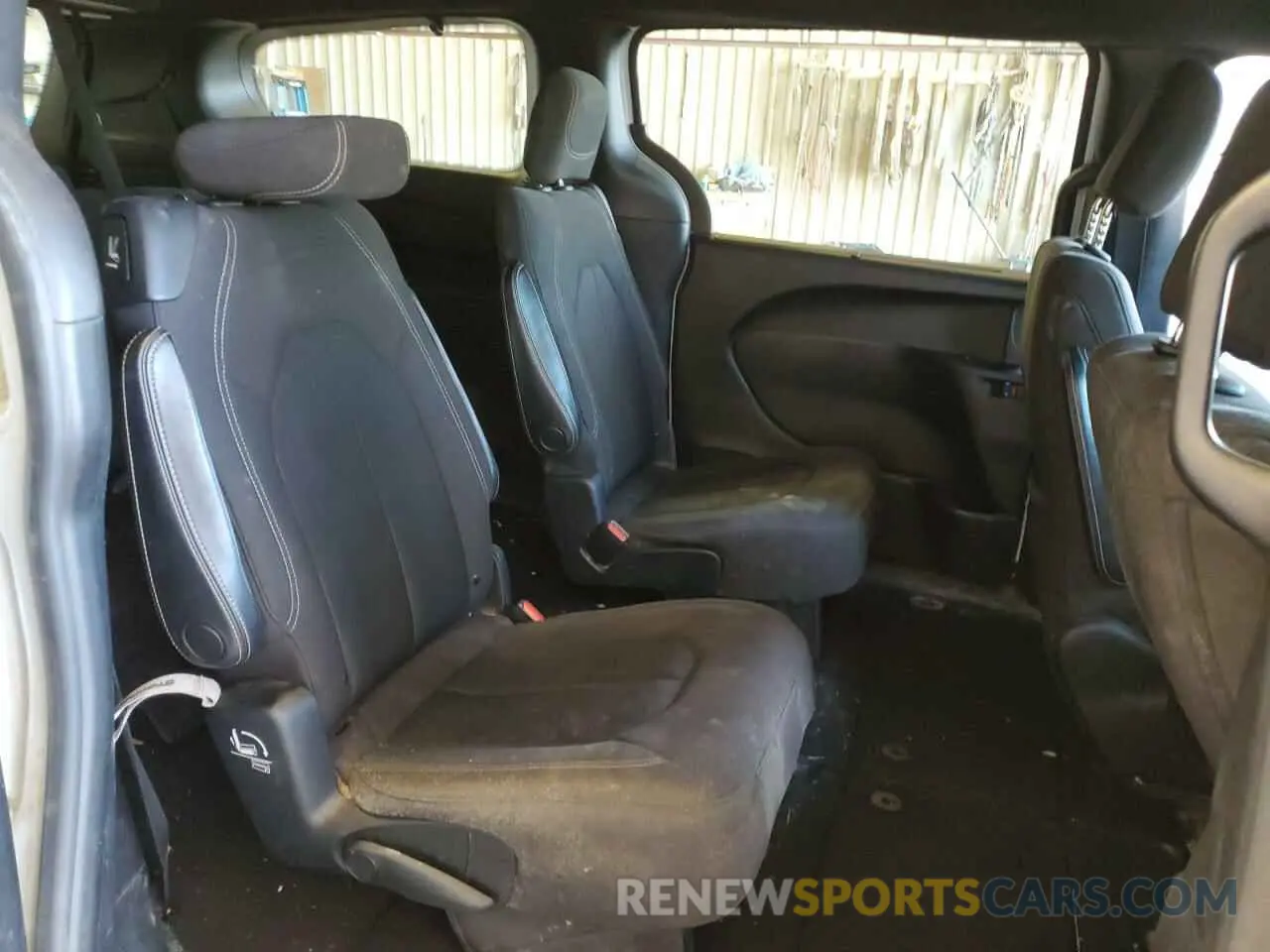 11 Photograph of a damaged car 2C4RC1FGXKR638774 CHRYSLER PACIFICA 2019