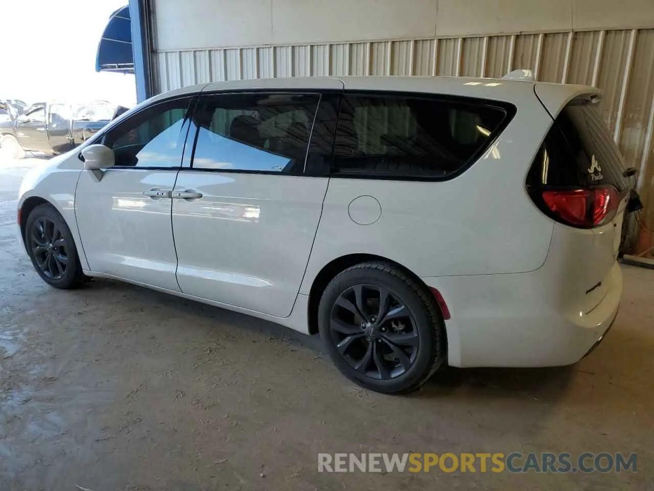 2 Photograph of a damaged car 2C4RC1FGXKR638774 CHRYSLER PACIFICA 2019