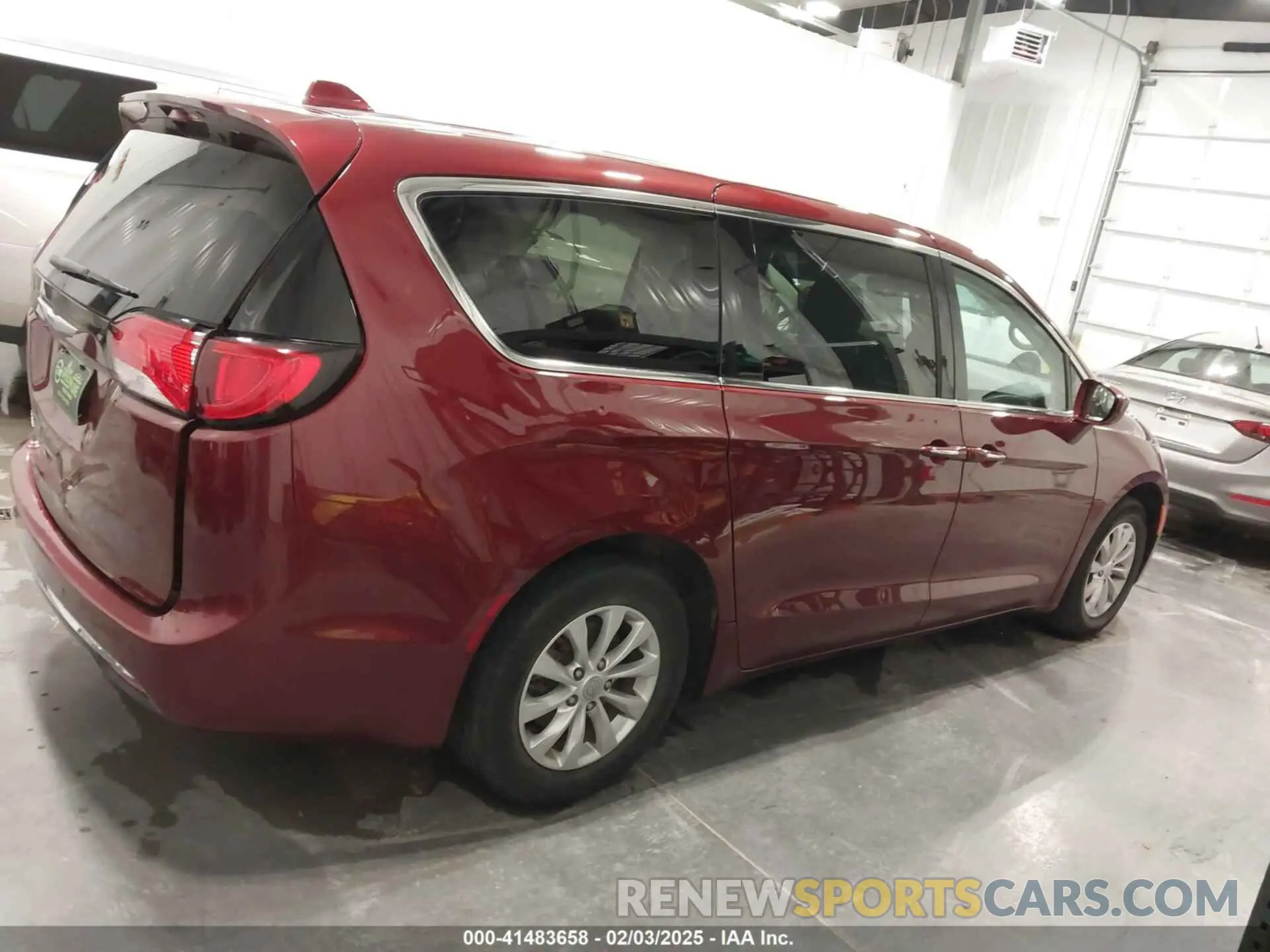 14 Photograph of a damaged car 2C4RC1FGXKR706264 CHRYSLER PACIFICA 2019