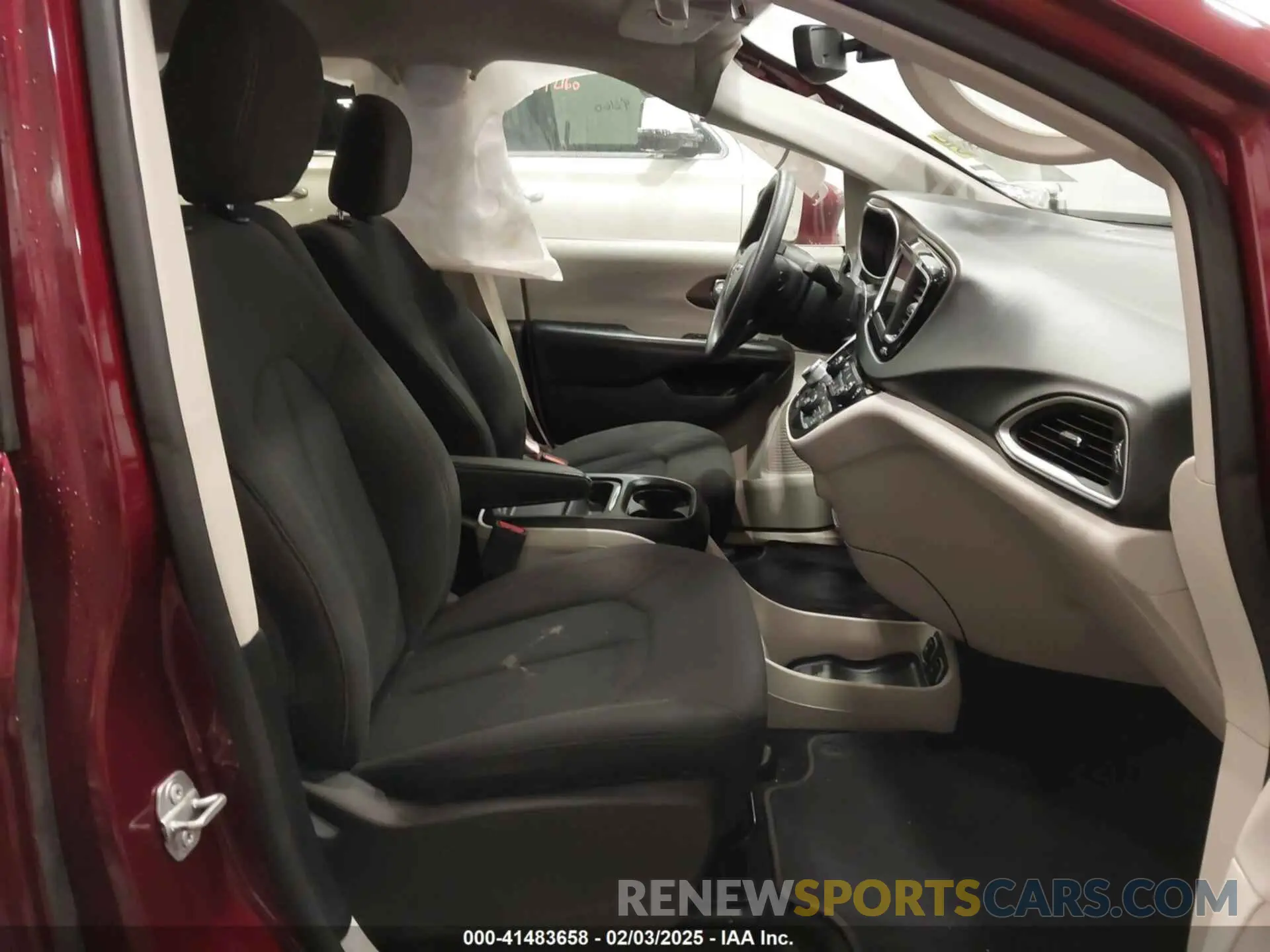 5 Photograph of a damaged car 2C4RC1FGXKR706264 CHRYSLER PACIFICA 2019