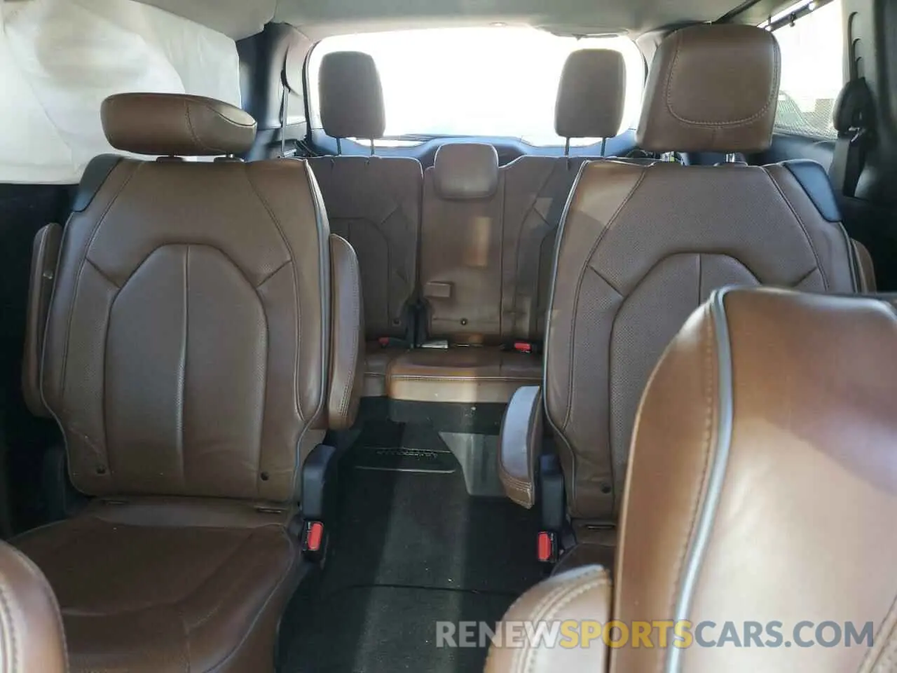 10 Photograph of a damaged car 2C4RC1GG0KR506444 CHRYSLER PACIFICA 2019
