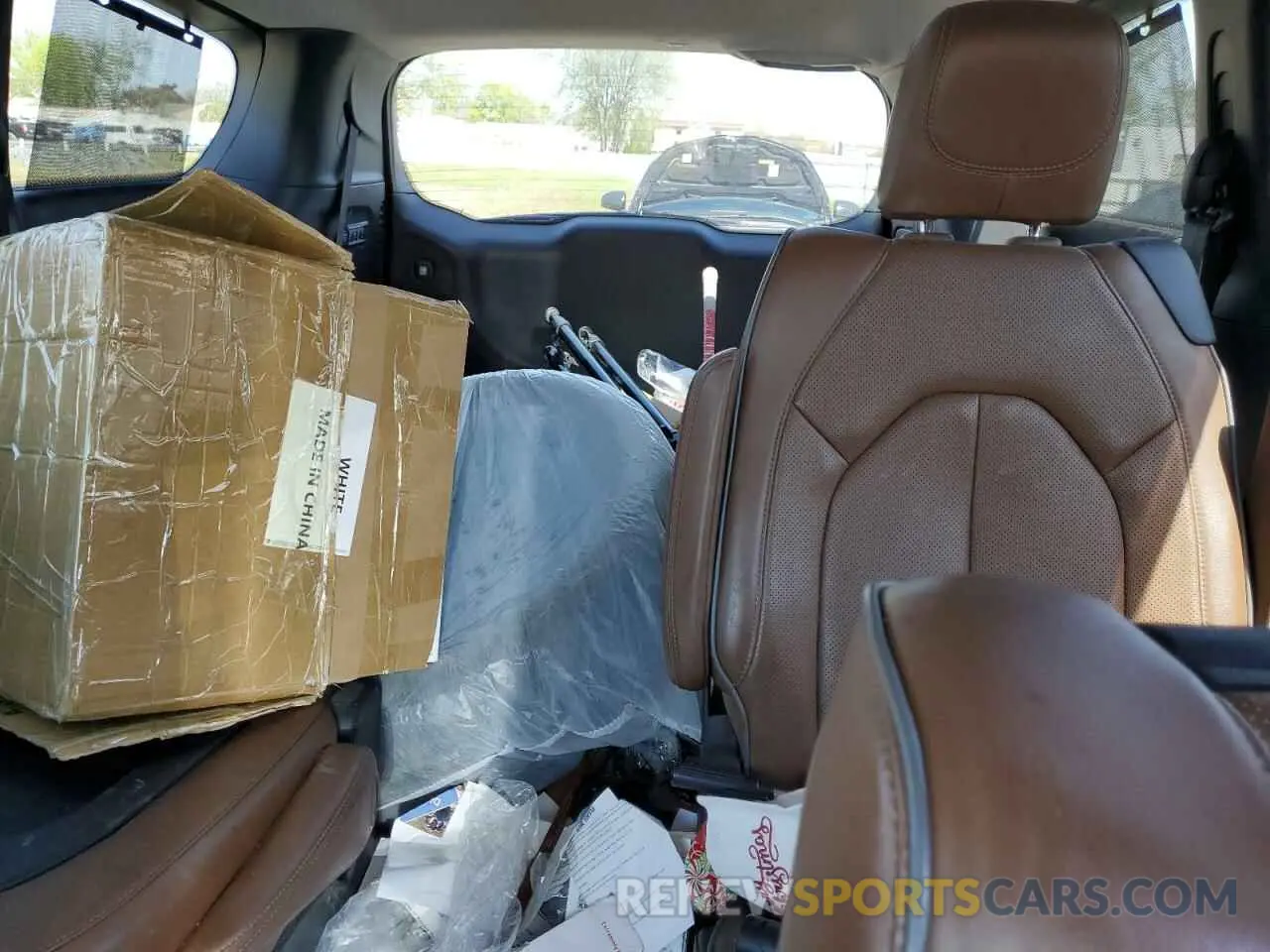 10 Photograph of a damaged car 2C4RC1GG0KR686122 CHRYSLER PACIFICA 2019