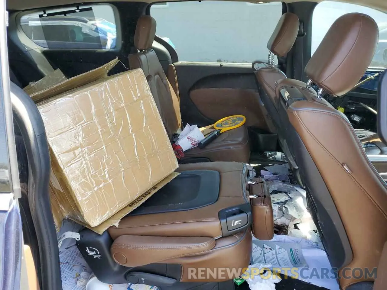 11 Photograph of a damaged car 2C4RC1GG0KR686122 CHRYSLER PACIFICA 2019
