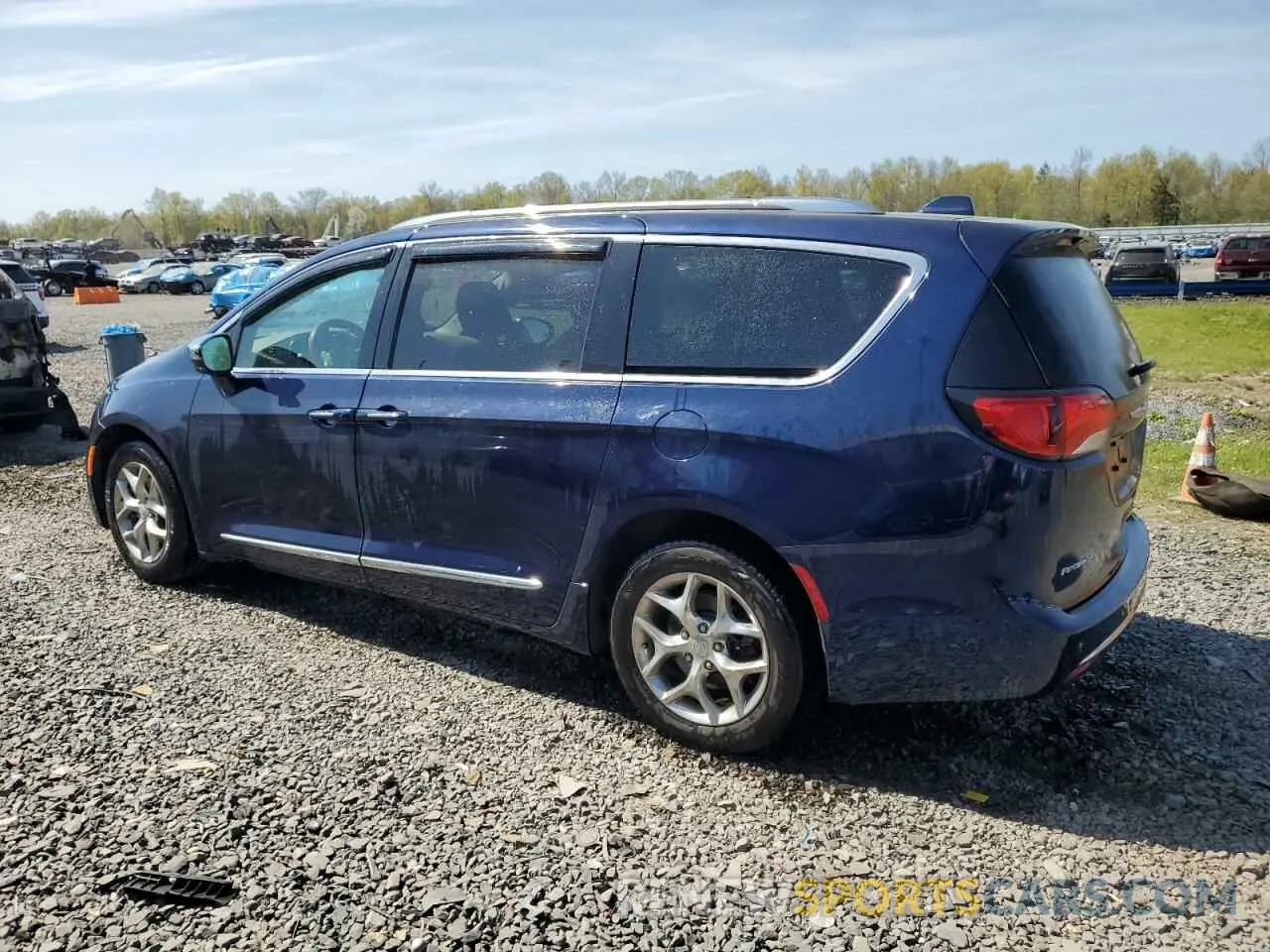 2 Photograph of a damaged car 2C4RC1GG0KR686122 CHRYSLER PACIFICA 2019