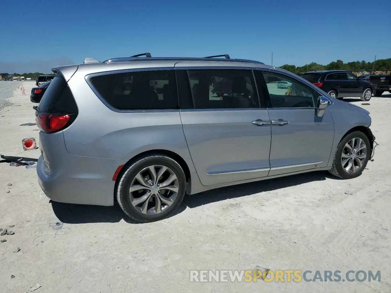3 Photograph of a damaged car 2C4RC1GG1KR525567 CHRYSLER PACIFICA 2019