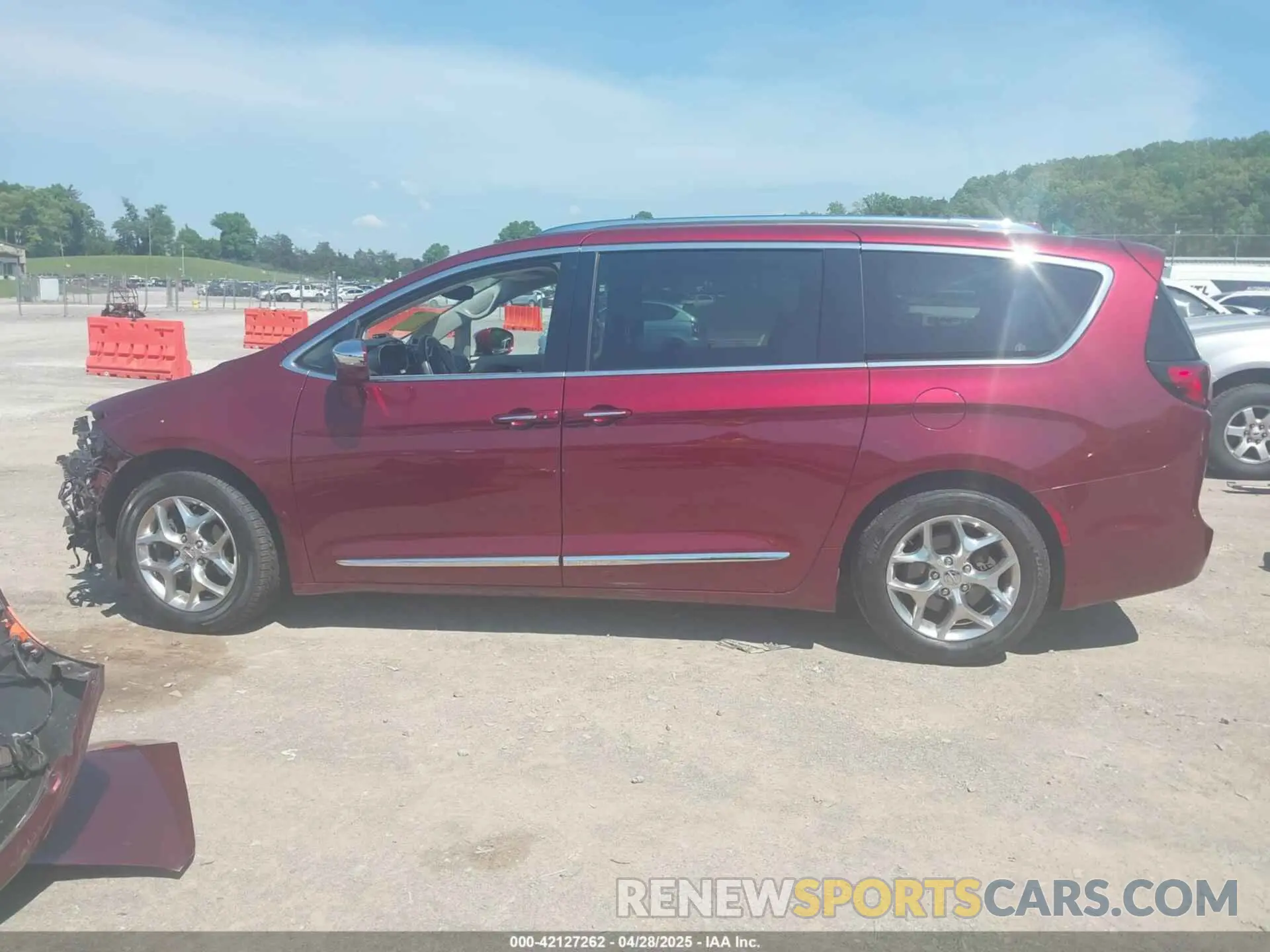 15 Photograph of a damaged car 2C4RC1GG1KR552218 CHRYSLER PACIFICA 2019