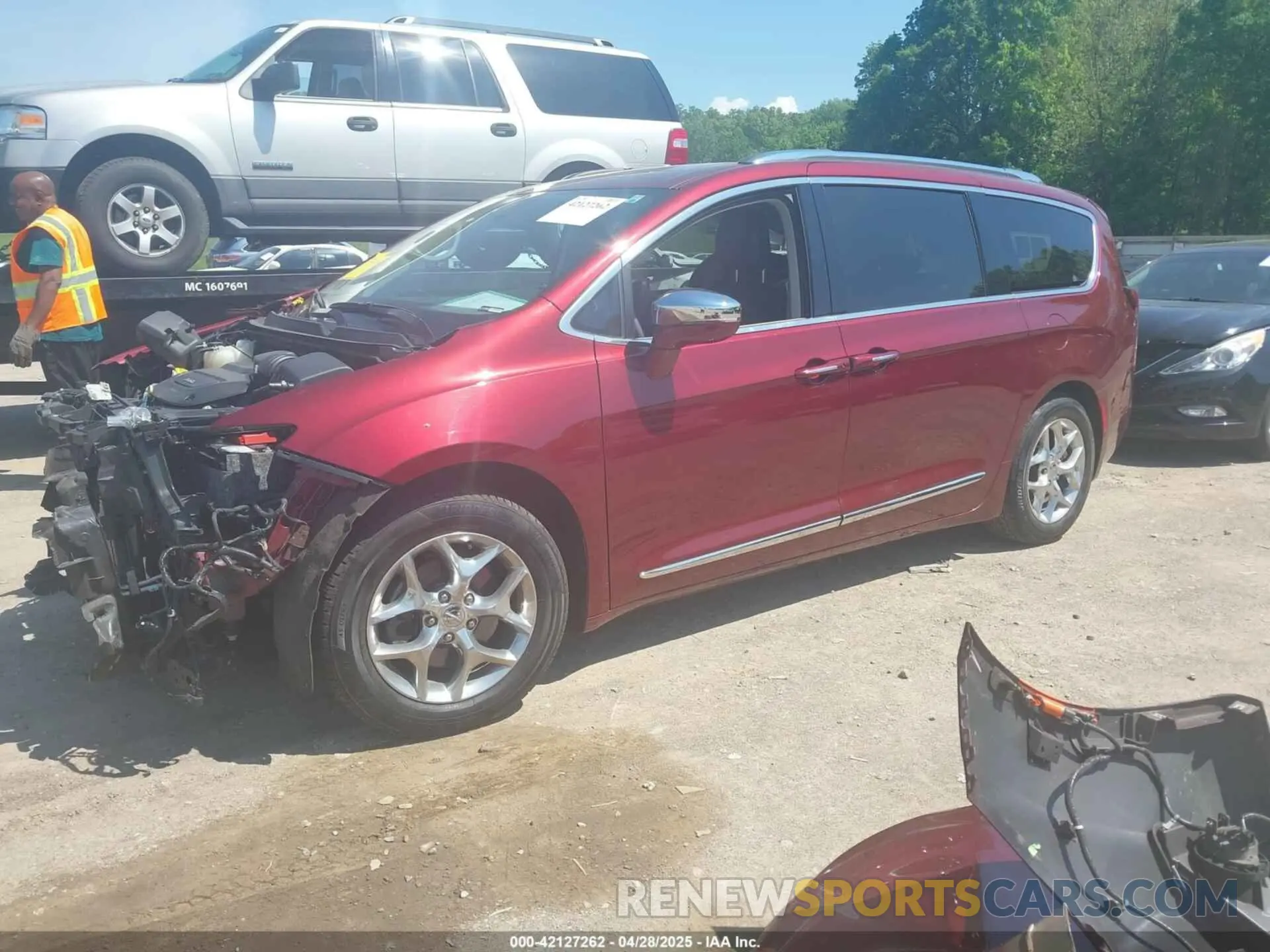 2 Photograph of a damaged car 2C4RC1GG1KR552218 CHRYSLER PACIFICA 2019