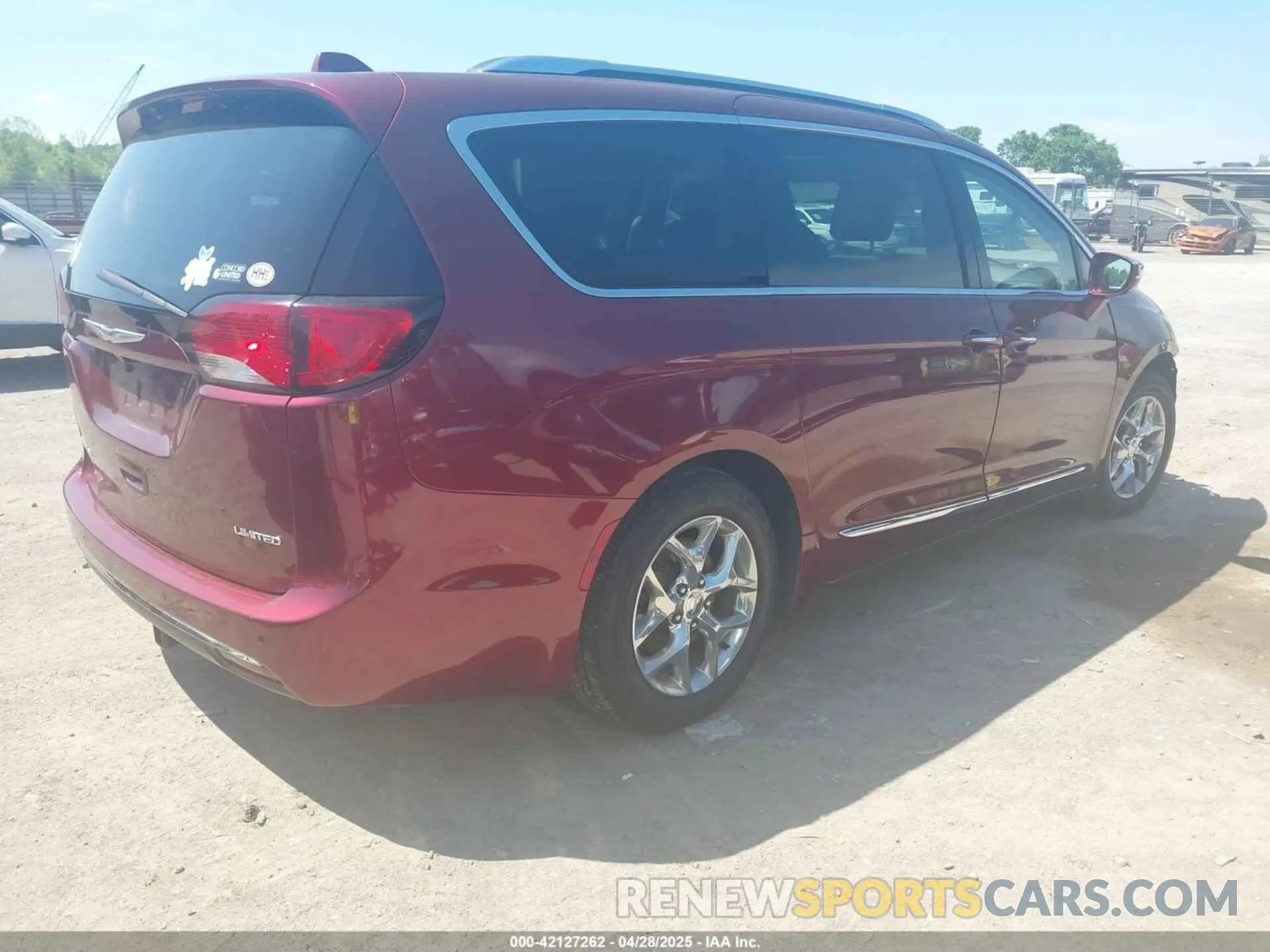 4 Photograph of a damaged car 2C4RC1GG1KR552218 CHRYSLER PACIFICA 2019