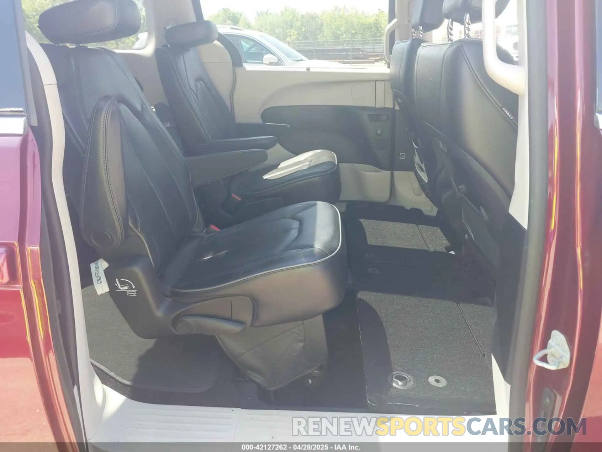 8 Photograph of a damaged car 2C4RC1GG1KR552218 CHRYSLER PACIFICA 2019