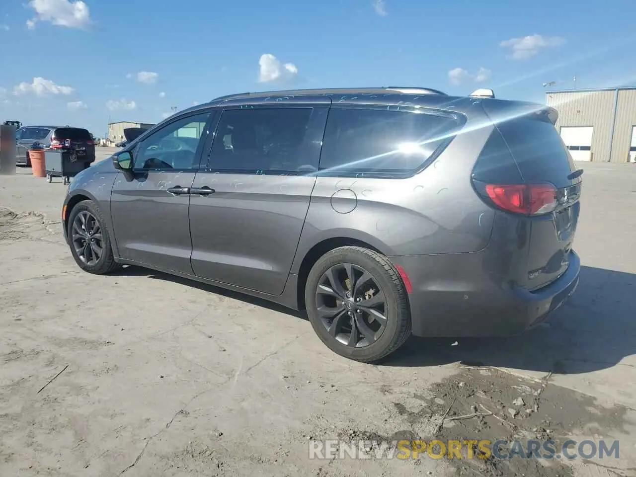 2 Photograph of a damaged car 2C4RC1GG1KR569455 CHRYSLER PACIFICA 2019