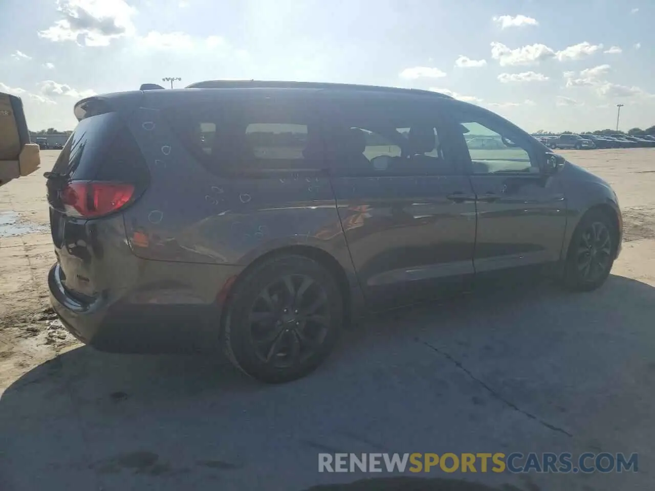 3 Photograph of a damaged car 2C4RC1GG1KR569455 CHRYSLER PACIFICA 2019