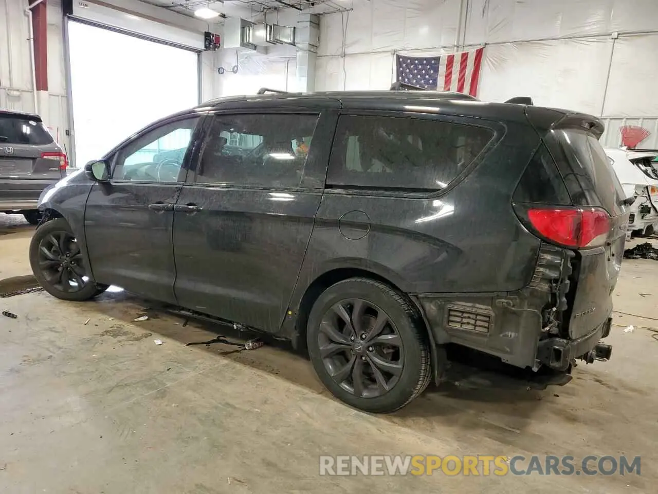 2 Photograph of a damaged car 2C4RC1GG1KR653064 CHRYSLER PACIFICA 2019