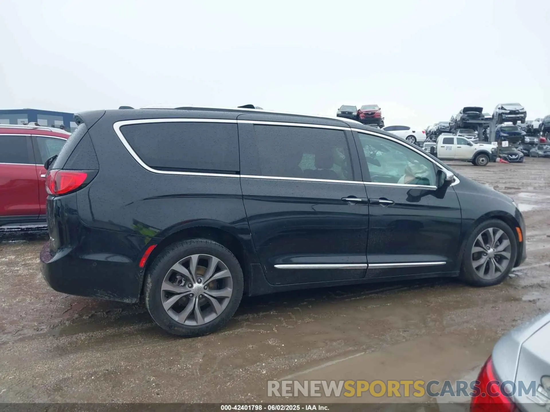 13 Photograph of a damaged car 2C4RC1GG2KR549571 CHRYSLER PACIFICA 2019