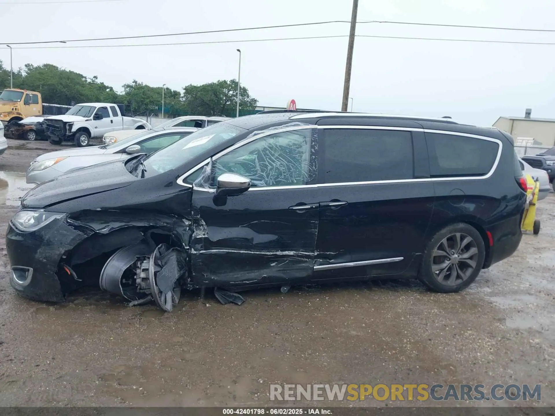 14 Photograph of a damaged car 2C4RC1GG2KR549571 CHRYSLER PACIFICA 2019