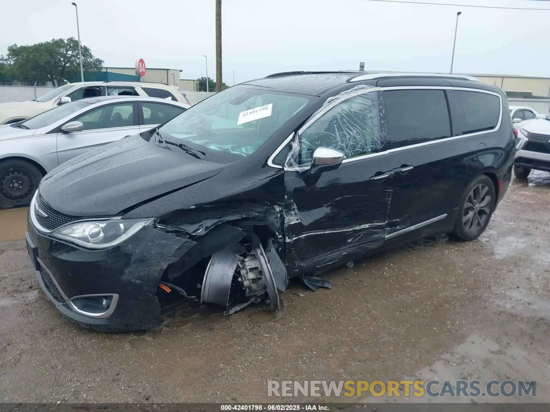 2 Photograph of a damaged car 2C4RC1GG2KR549571 CHRYSLER PACIFICA 2019