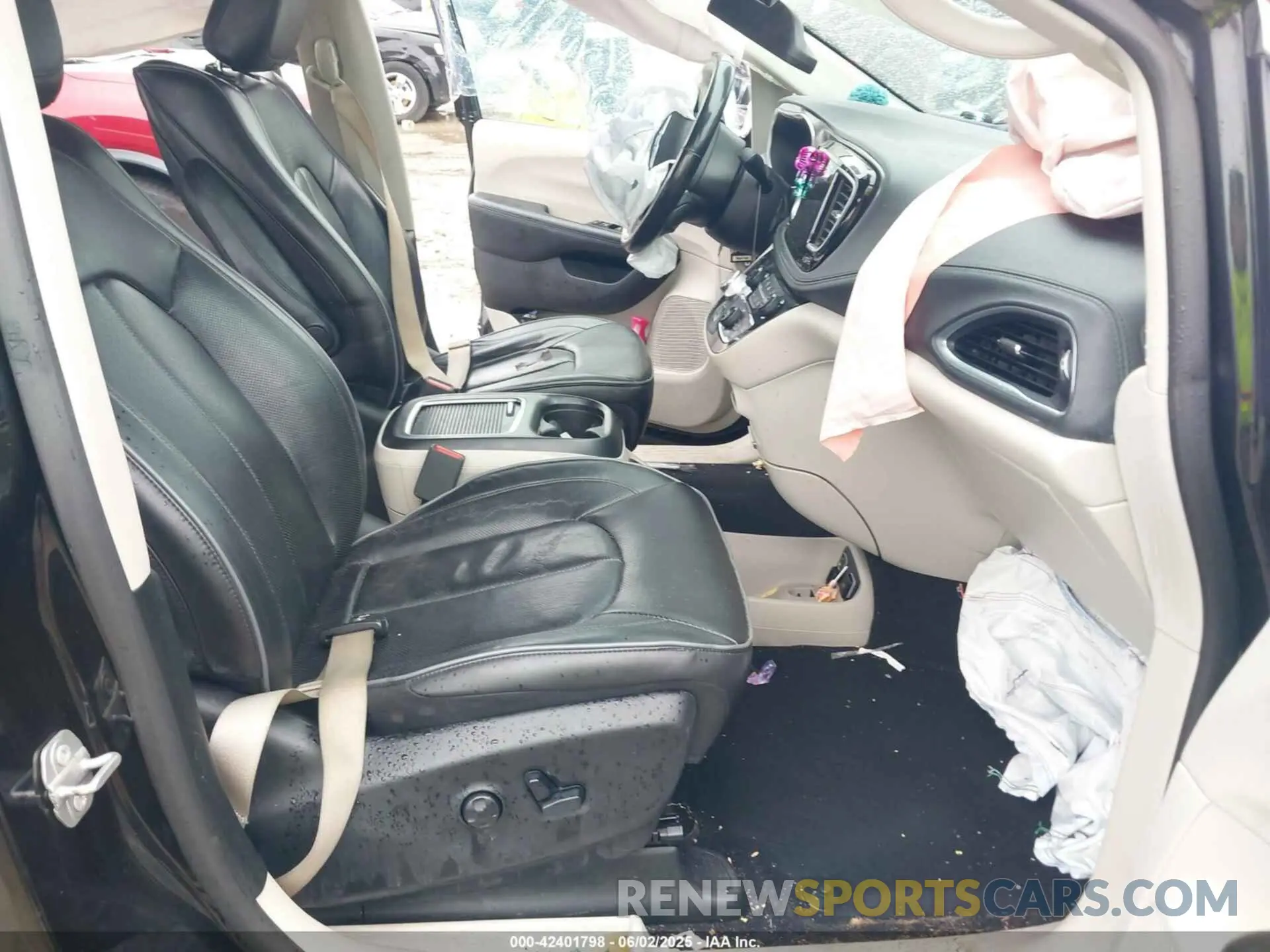 5 Photograph of a damaged car 2C4RC1GG2KR549571 CHRYSLER PACIFICA 2019