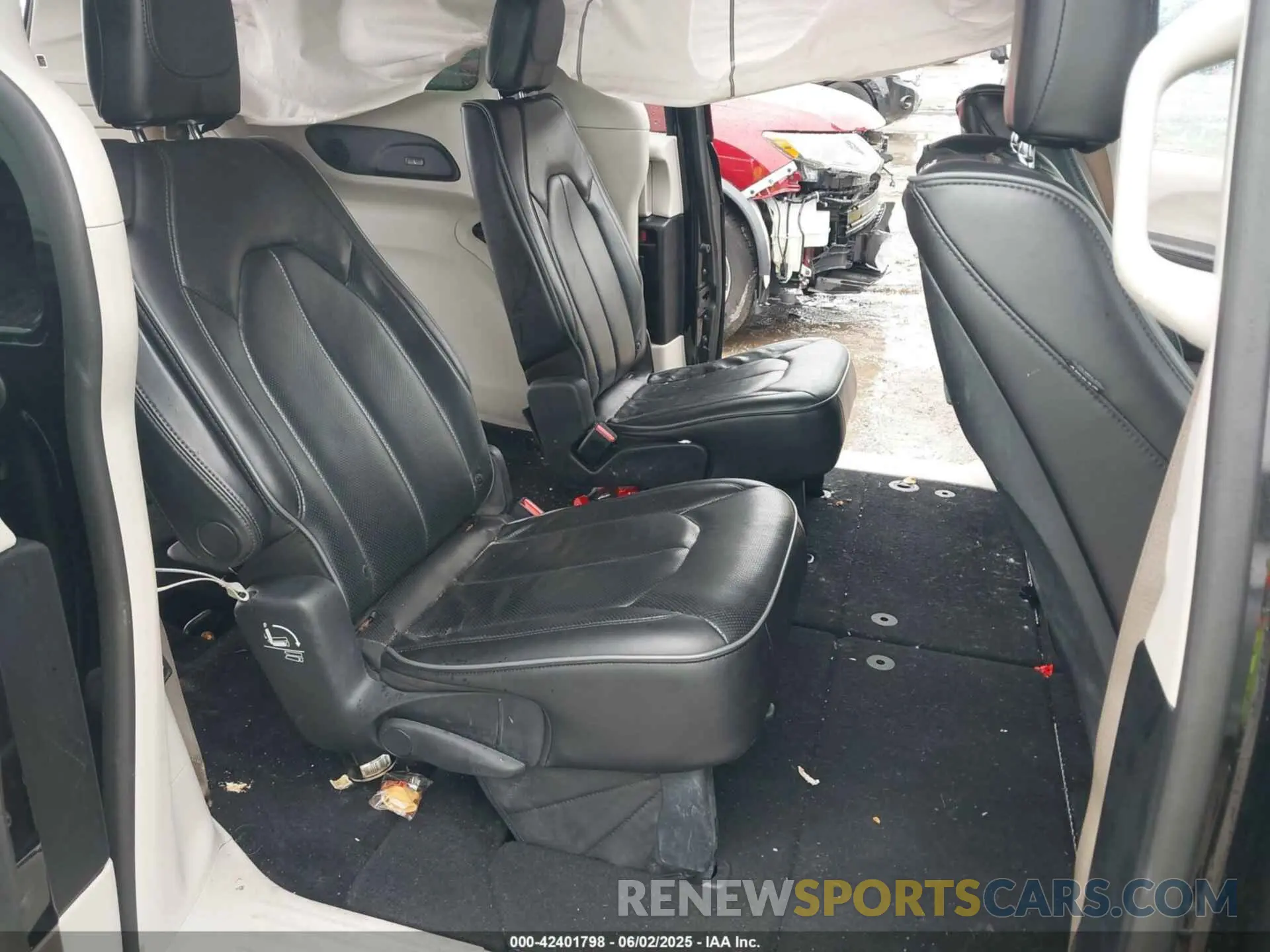 8 Photograph of a damaged car 2C4RC1GG2KR549571 CHRYSLER PACIFICA 2019