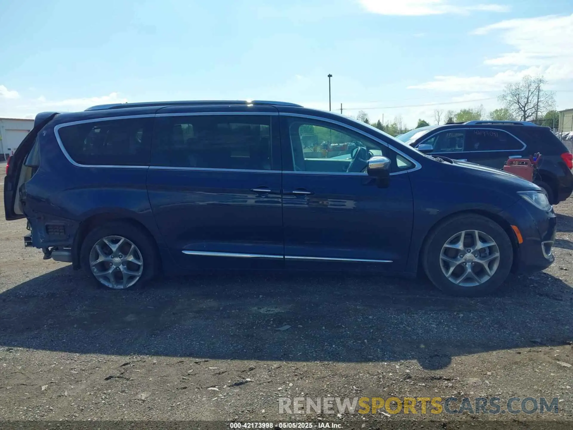 13 Photograph of a damaged car 2C4RC1GG2KR655440 CHRYSLER PACIFICA 2019
