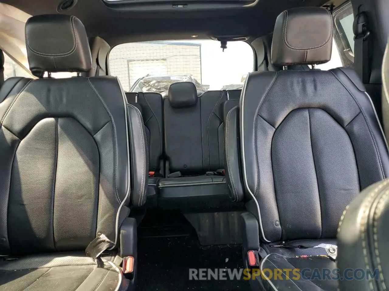 10 Photograph of a damaged car 2C4RC1GG4KR643869 CHRYSLER PACIFICA 2019