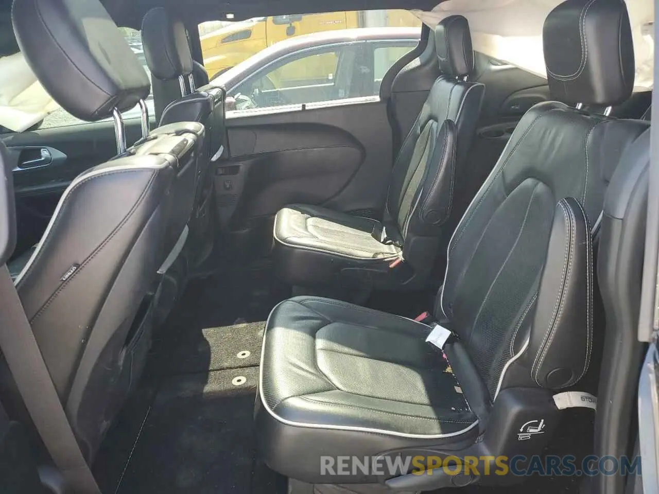 12 Photograph of a damaged car 2C4RC1GG4KR643869 CHRYSLER PACIFICA 2019