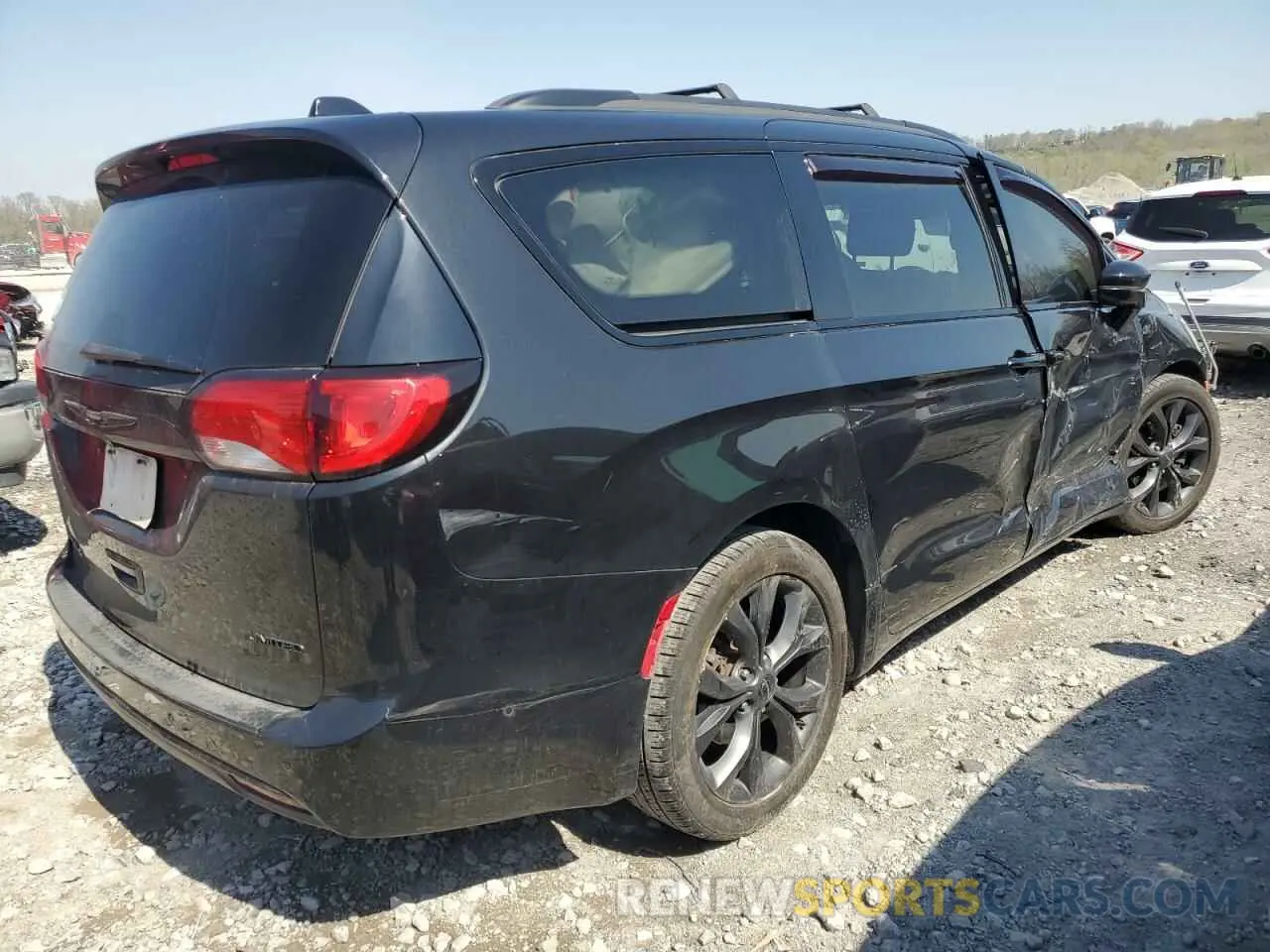 3 Photograph of a damaged car 2C4RC1GG4KR643869 CHRYSLER PACIFICA 2019