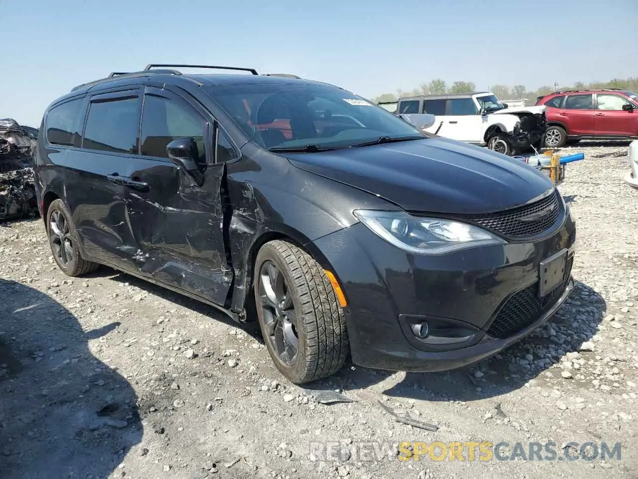 4 Photograph of a damaged car 2C4RC1GG4KR643869 CHRYSLER PACIFICA 2019