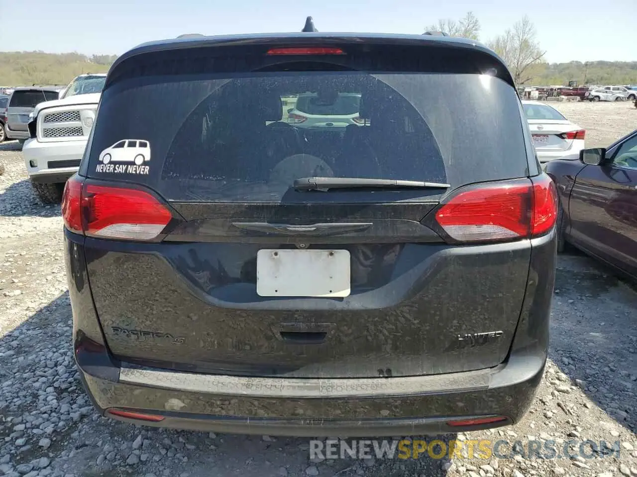 6 Photograph of a damaged car 2C4RC1GG4KR643869 CHRYSLER PACIFICA 2019