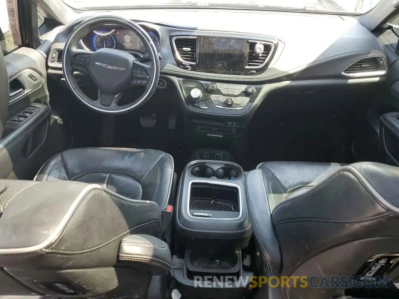 8 Photograph of a damaged car 2C4RC1GG4KR643869 CHRYSLER PACIFICA 2019