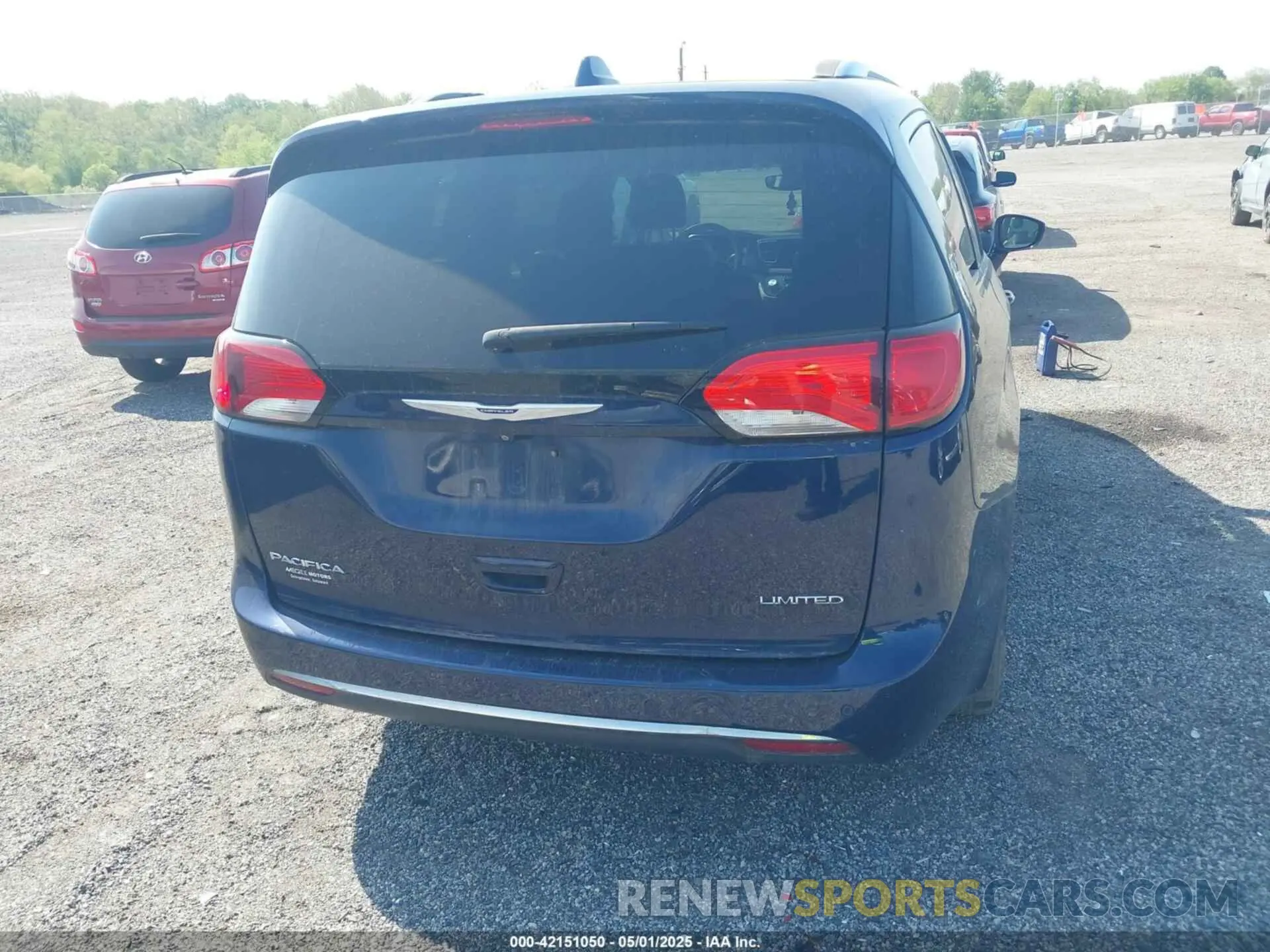 16 Photograph of a damaged car 2C4RC1GG4KR644178 CHRYSLER PACIFICA 2019