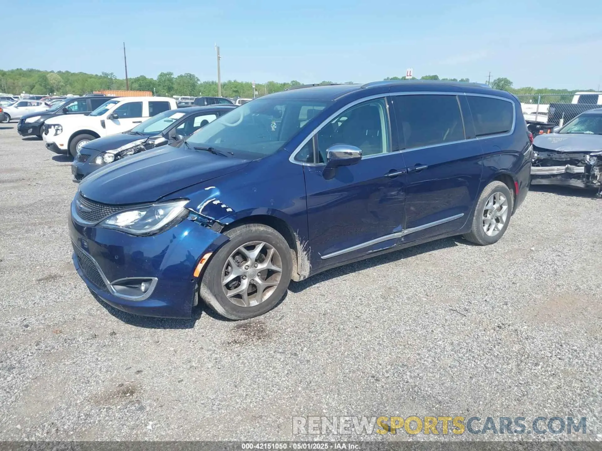2 Photograph of a damaged car 2C4RC1GG4KR644178 CHRYSLER PACIFICA 2019