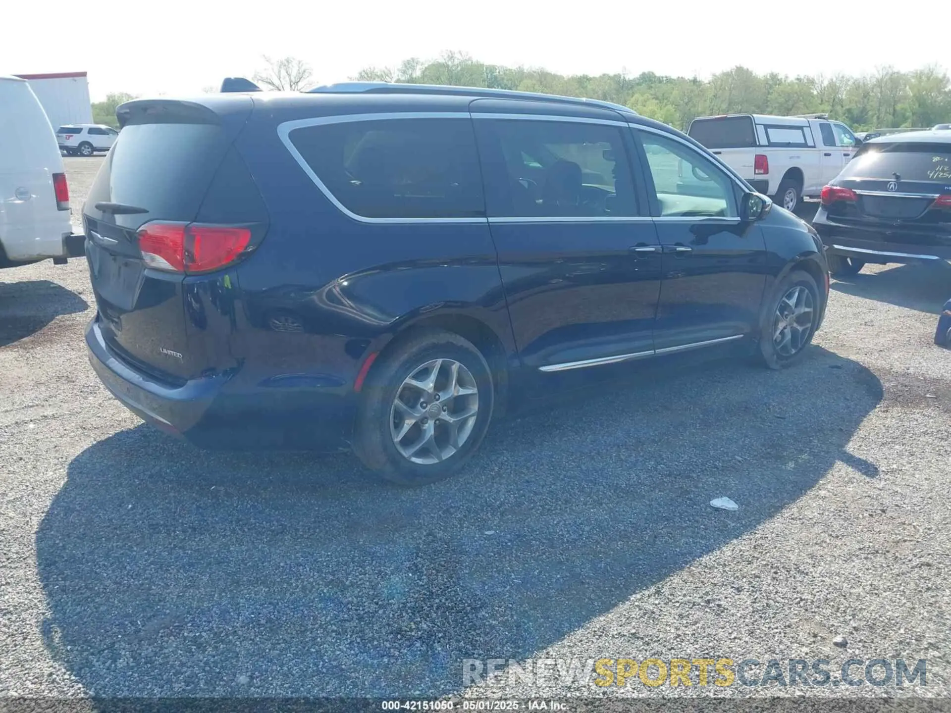 4 Photograph of a damaged car 2C4RC1GG4KR644178 CHRYSLER PACIFICA 2019