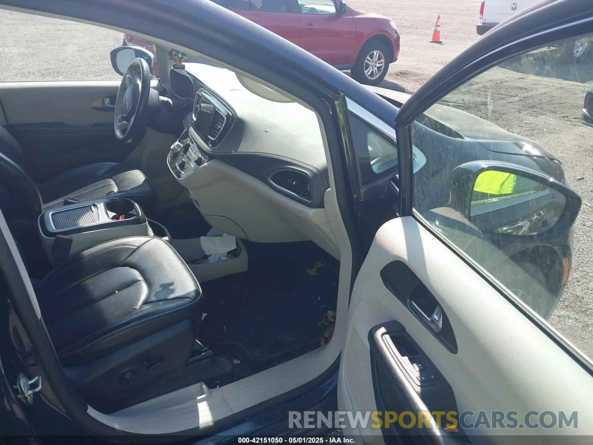 5 Photograph of a damaged car 2C4RC1GG4KR644178 CHRYSLER PACIFICA 2019