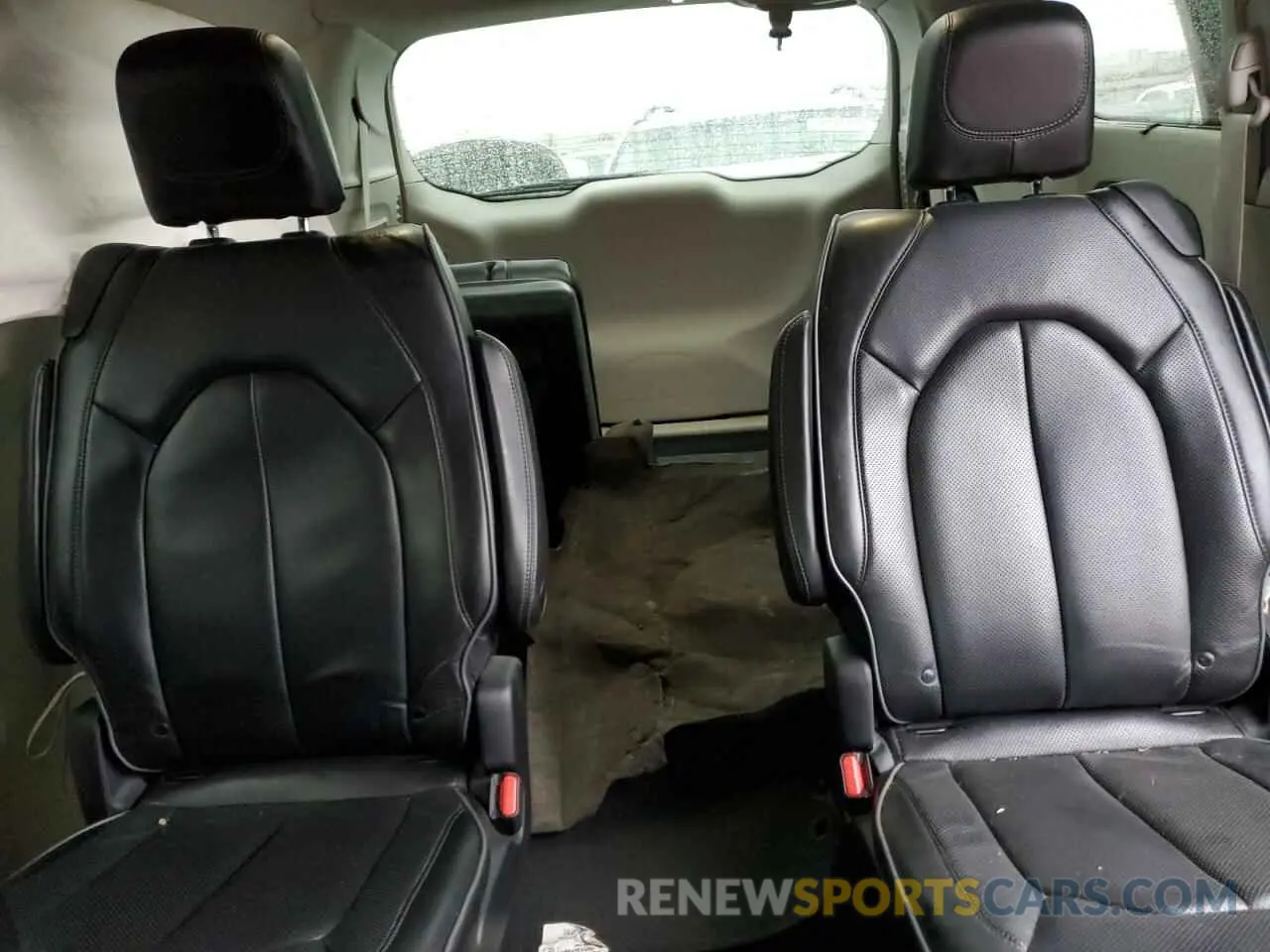 10 Photograph of a damaged car 2C4RC1GG4KR732325 CHRYSLER PACIFICA 2019