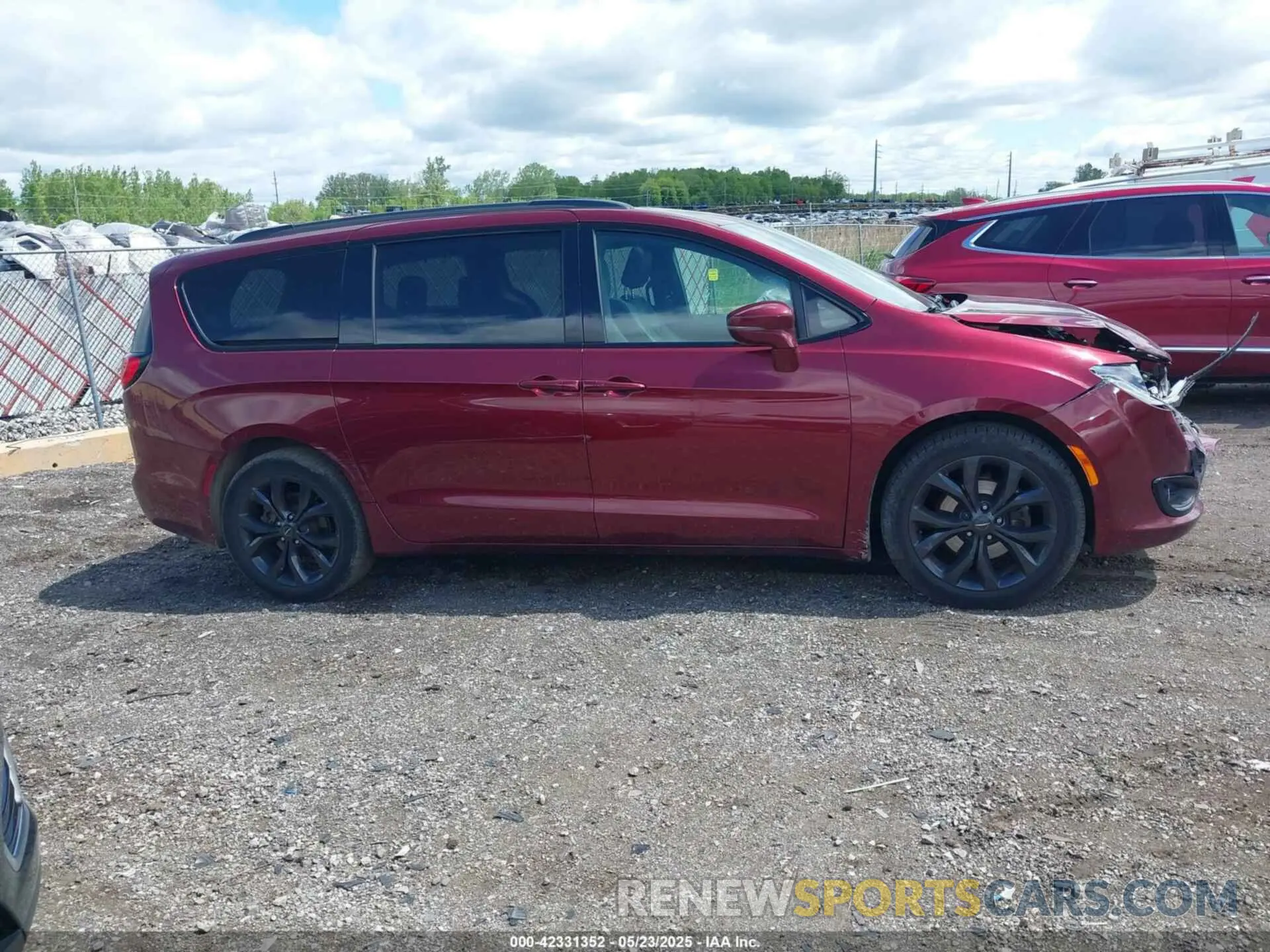 13 Photograph of a damaged car 2C4RC1GG5KR652497 CHRYSLER PACIFICA 2019