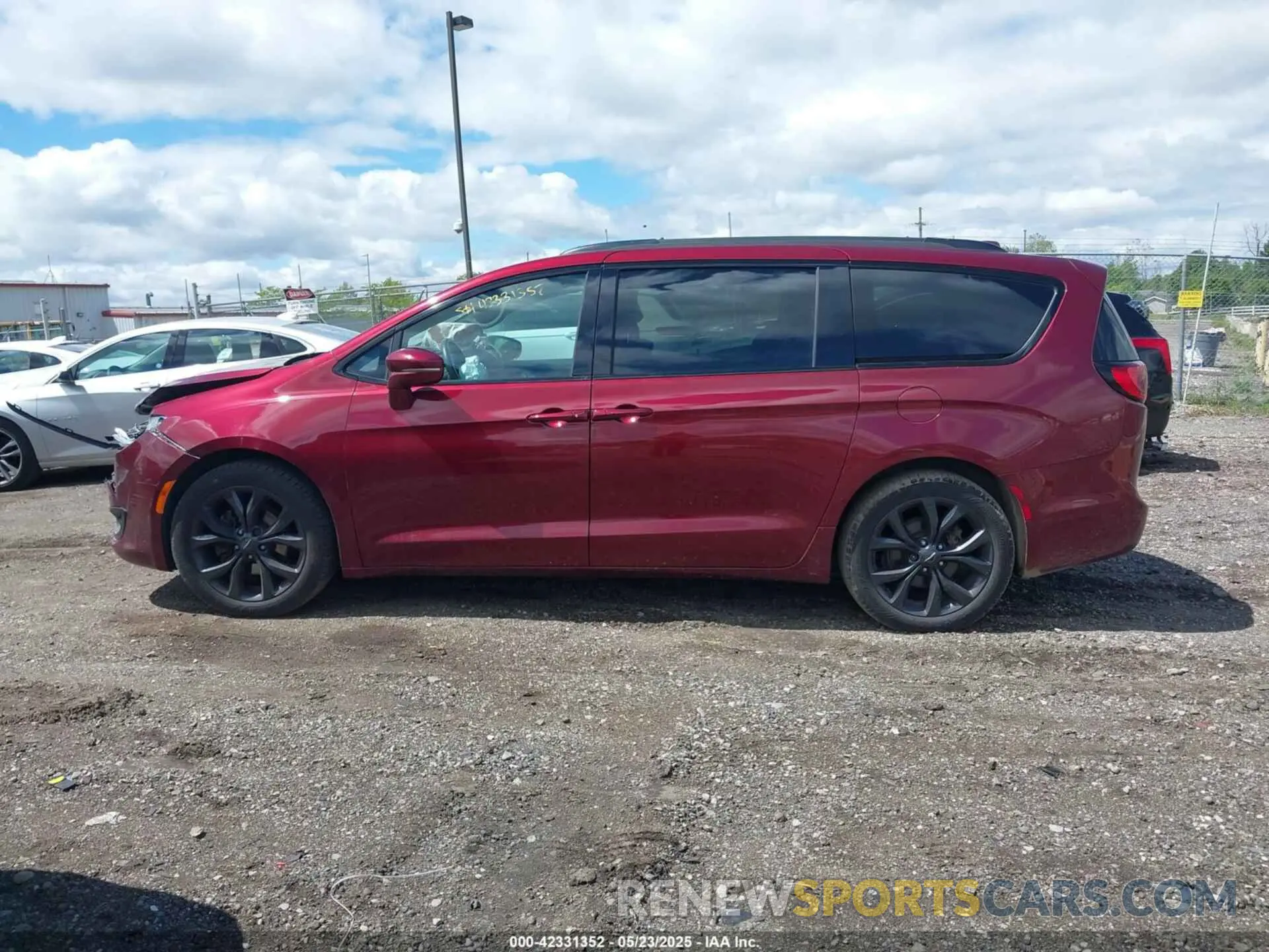 14 Photograph of a damaged car 2C4RC1GG5KR652497 CHRYSLER PACIFICA 2019
