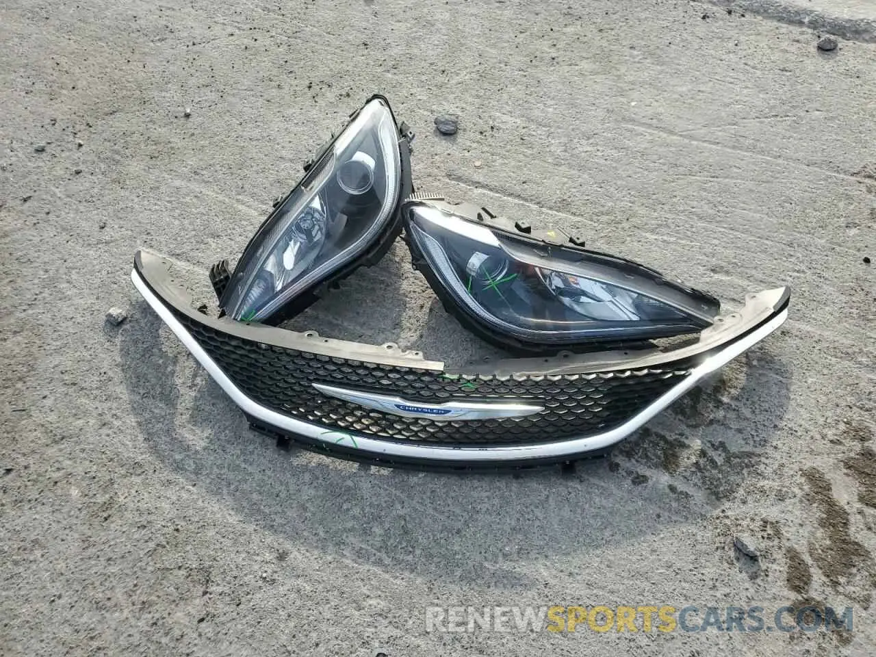 13 Photograph of a damaged car 2C4RC1GG6KR551887 CHRYSLER PACIFICA 2019
