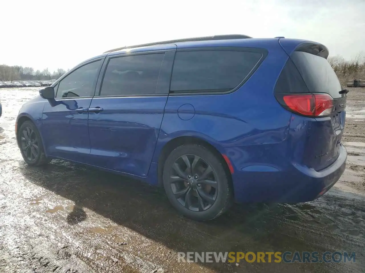 2 Photograph of a damaged car 2C4RC1GG6KR686870 CHRYSLER PACIFICA 2019