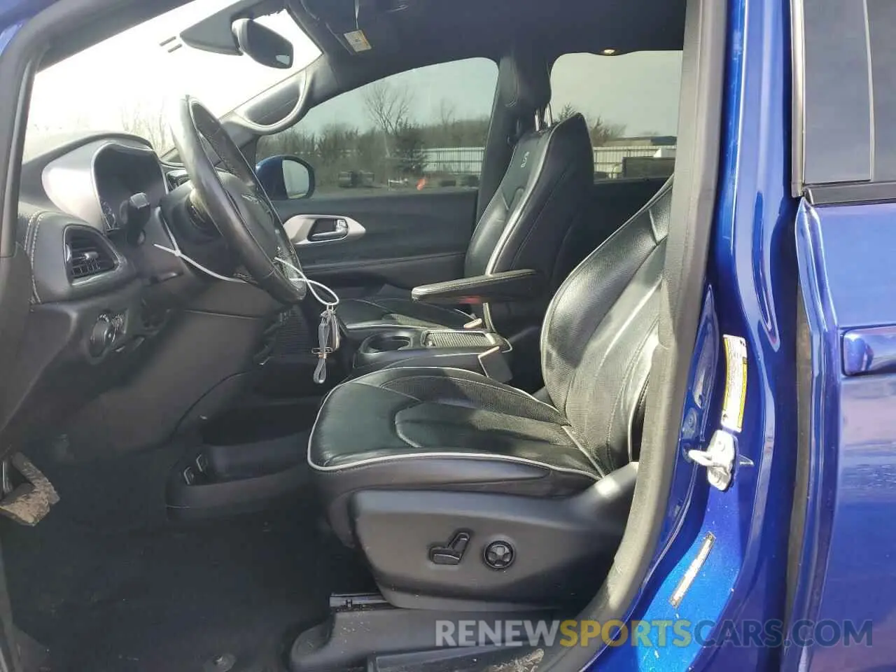 7 Photograph of a damaged car 2C4RC1GG6KR686870 CHRYSLER PACIFICA 2019